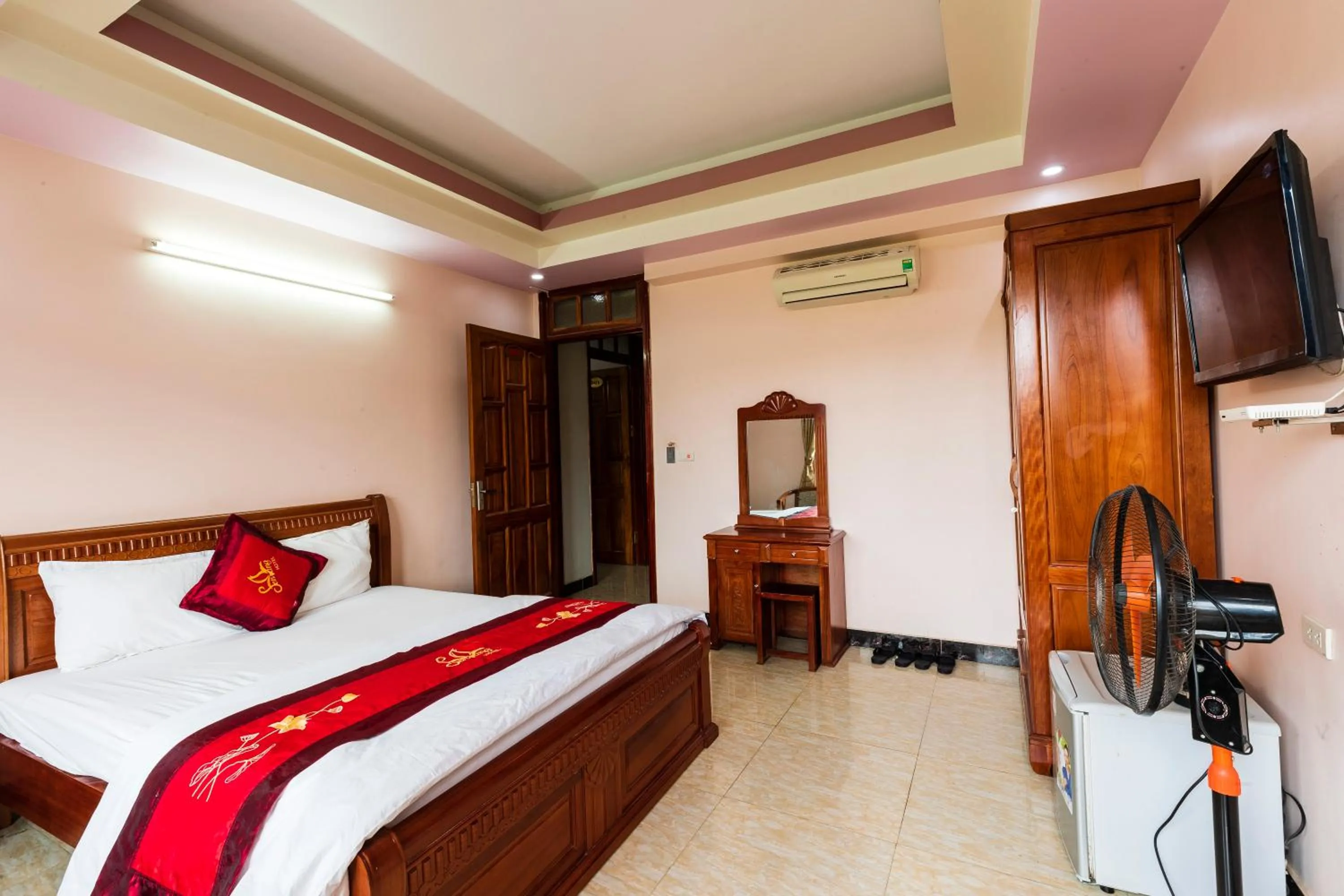 KHÁCH SẠN SEN VÀNG