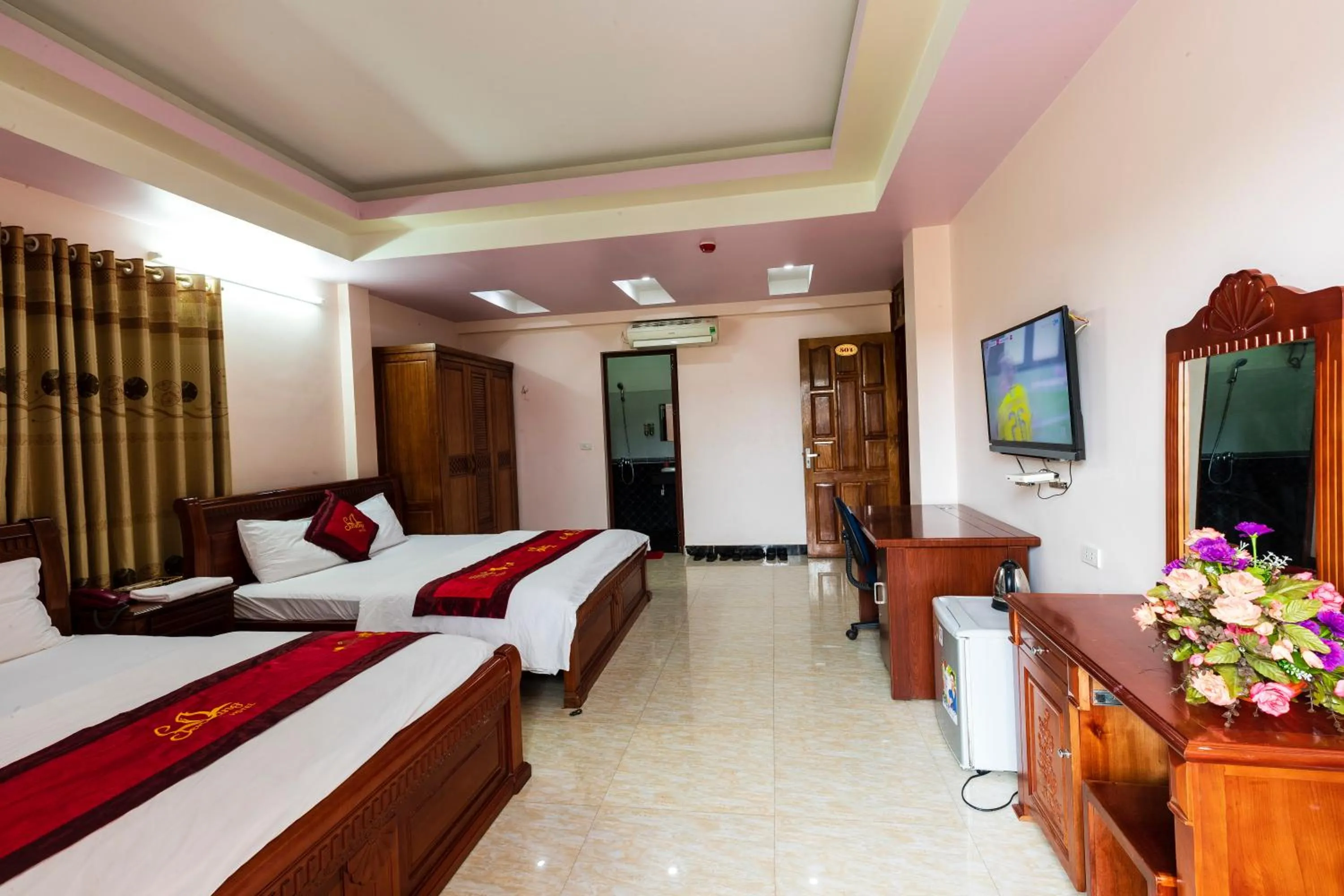 KHÁCH SẠN SEN VÀNG