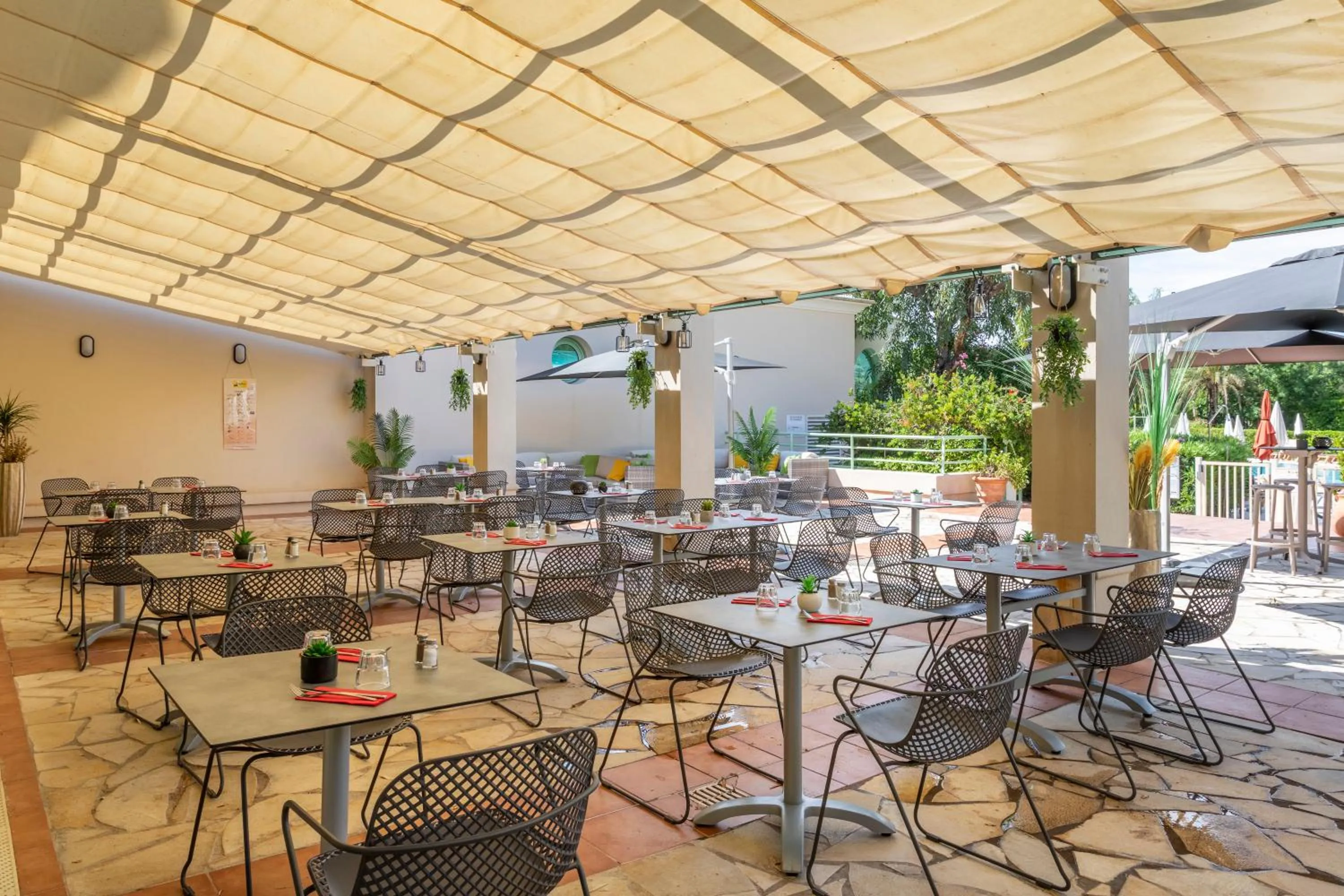 Patio in Résidence Pierre & Vacances Premium Les Calanques des Issambres