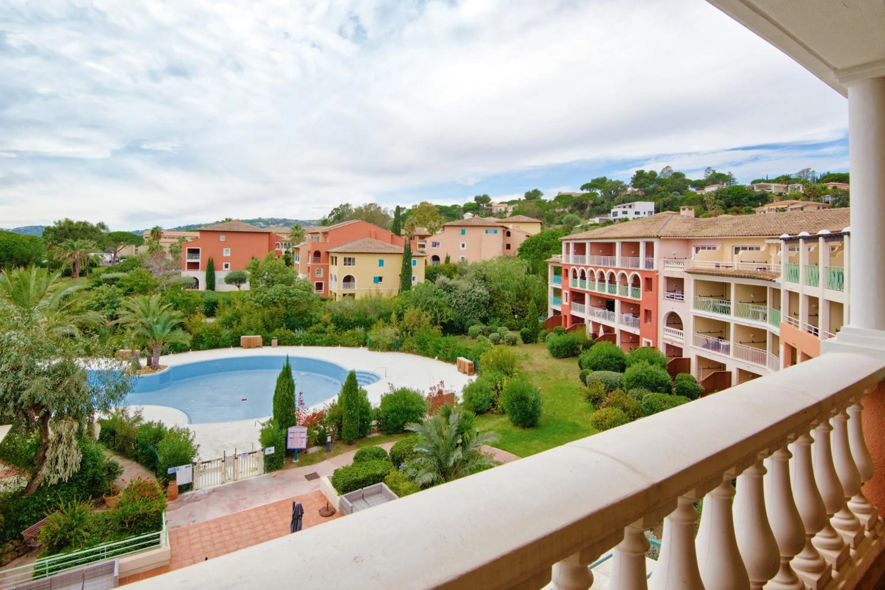 Property building in Résidence Pierre & Vacances Premium Les Calanques des Issambres