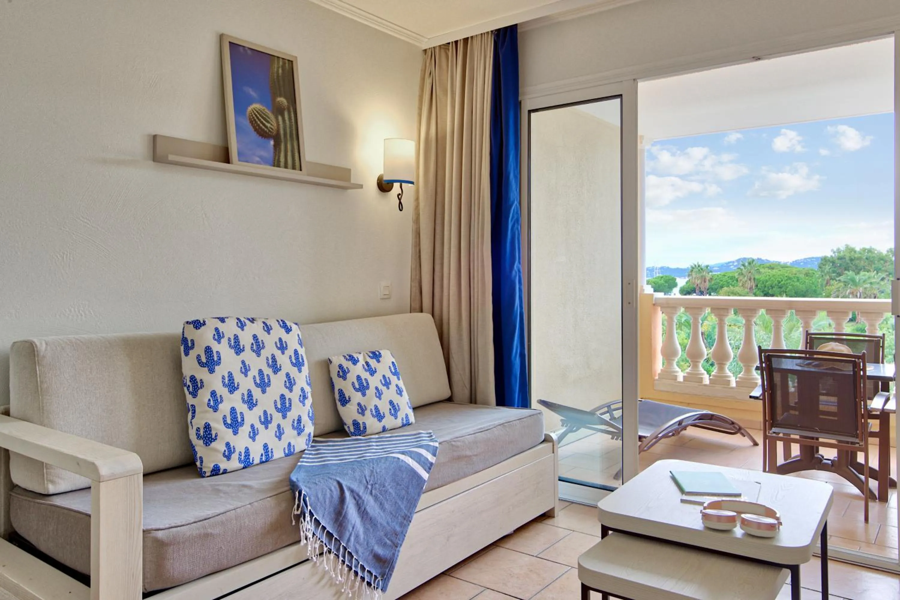 Patio in Résidence Pierre & Vacances Premium Les Calanques des Issambres