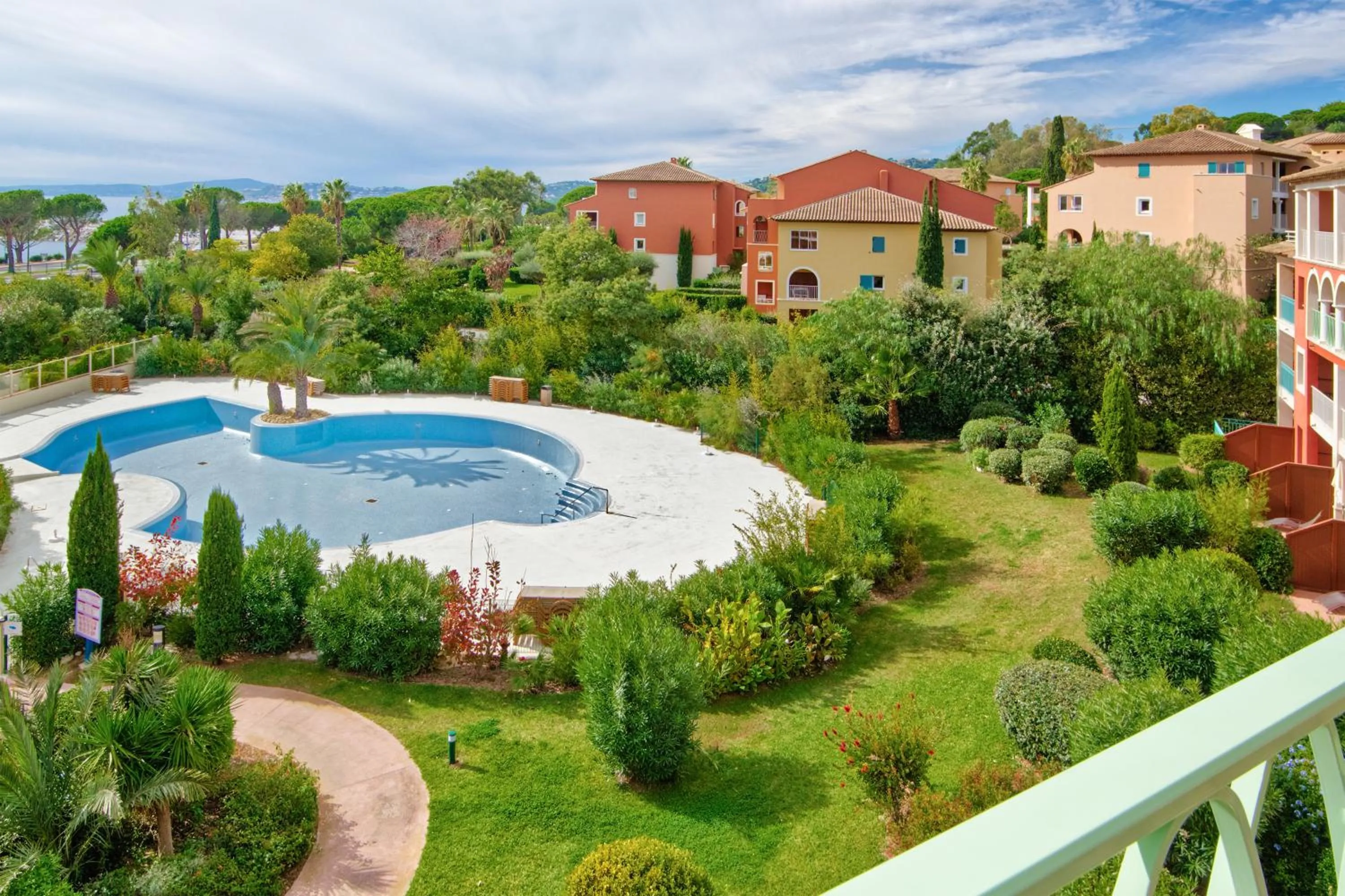 Property building in Résidence Pierre & Vacances Premium Les Calanques des Issambres