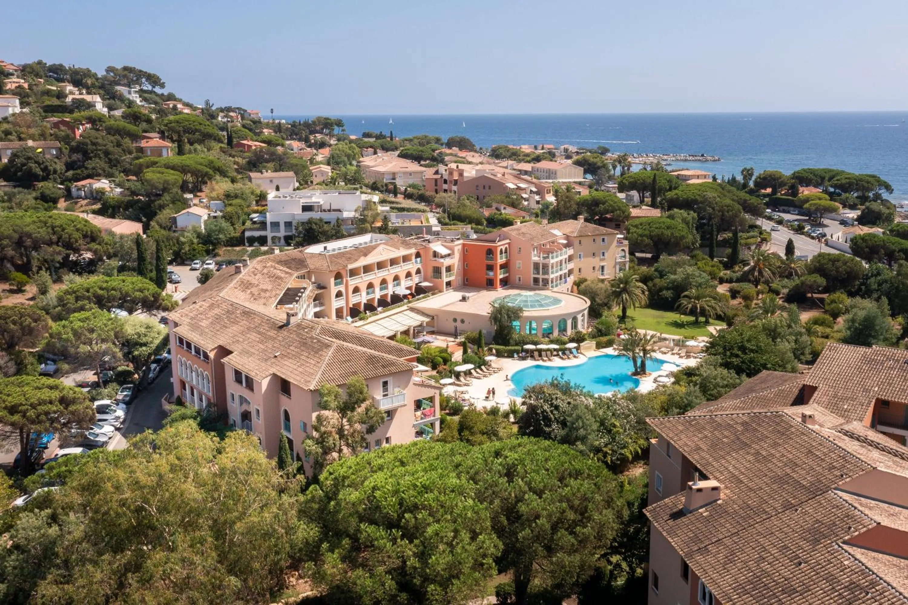 Property building in Résidence Pierre & Vacances Premium Les Calanques des Issambres