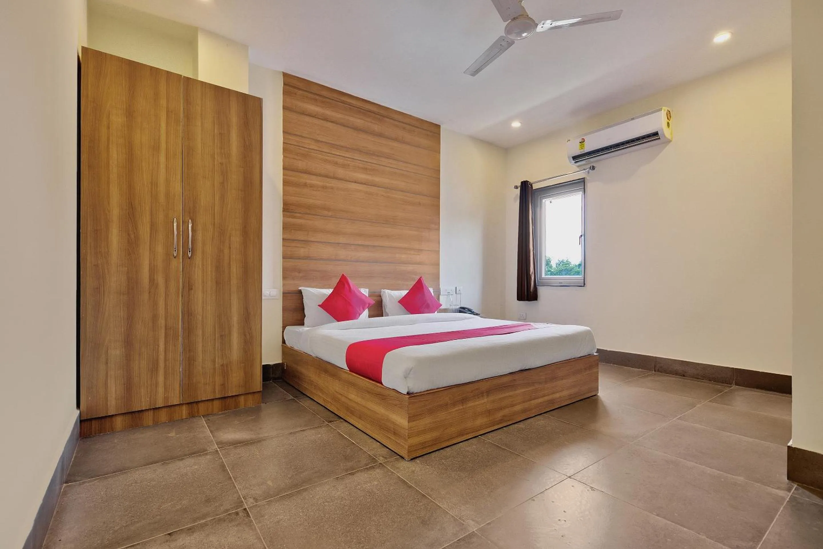 Bedroom, Bed in Super Hotel O Blessings Residency