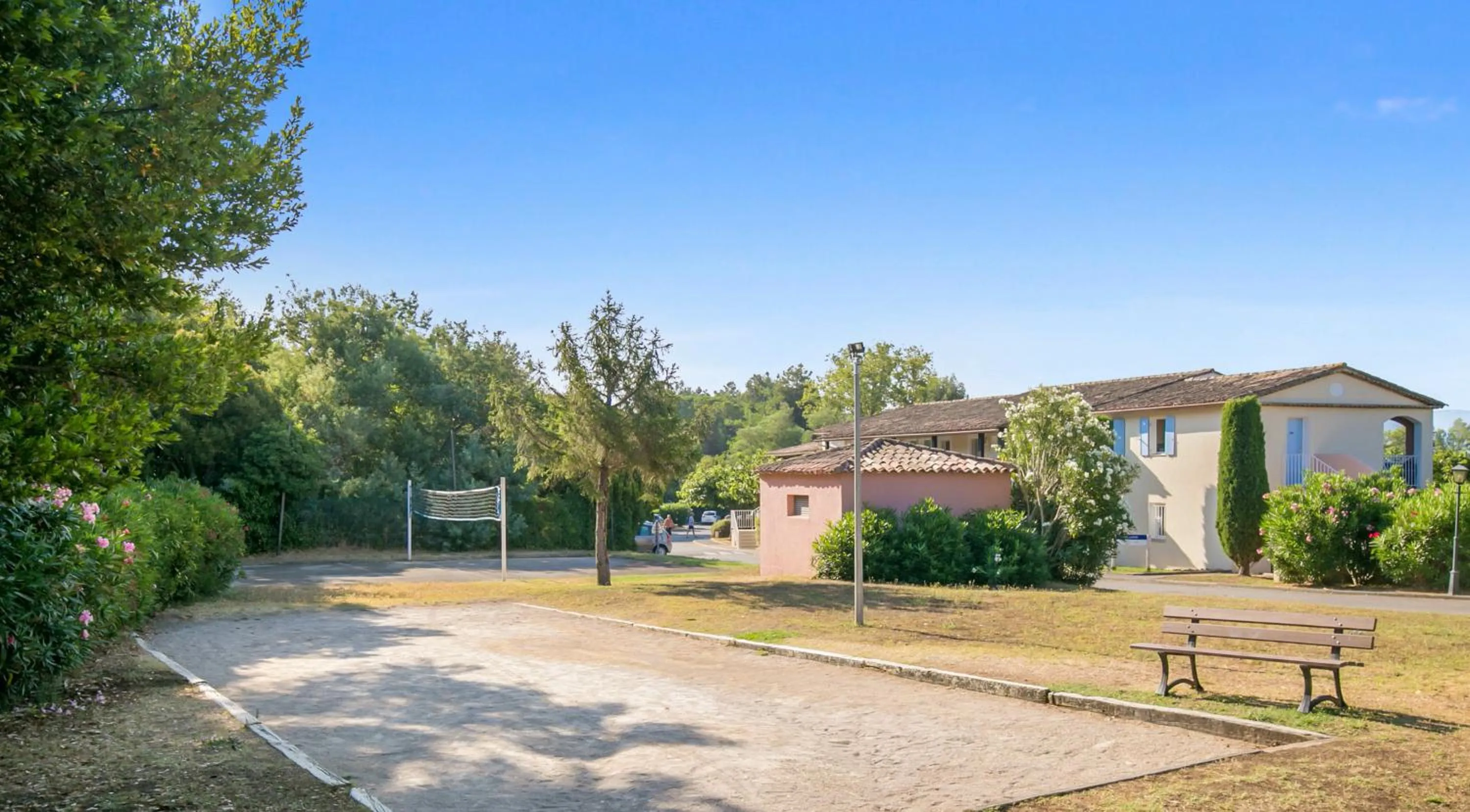 Property building in Résidence Pierre & Vacances Les Parcs de Grimaud