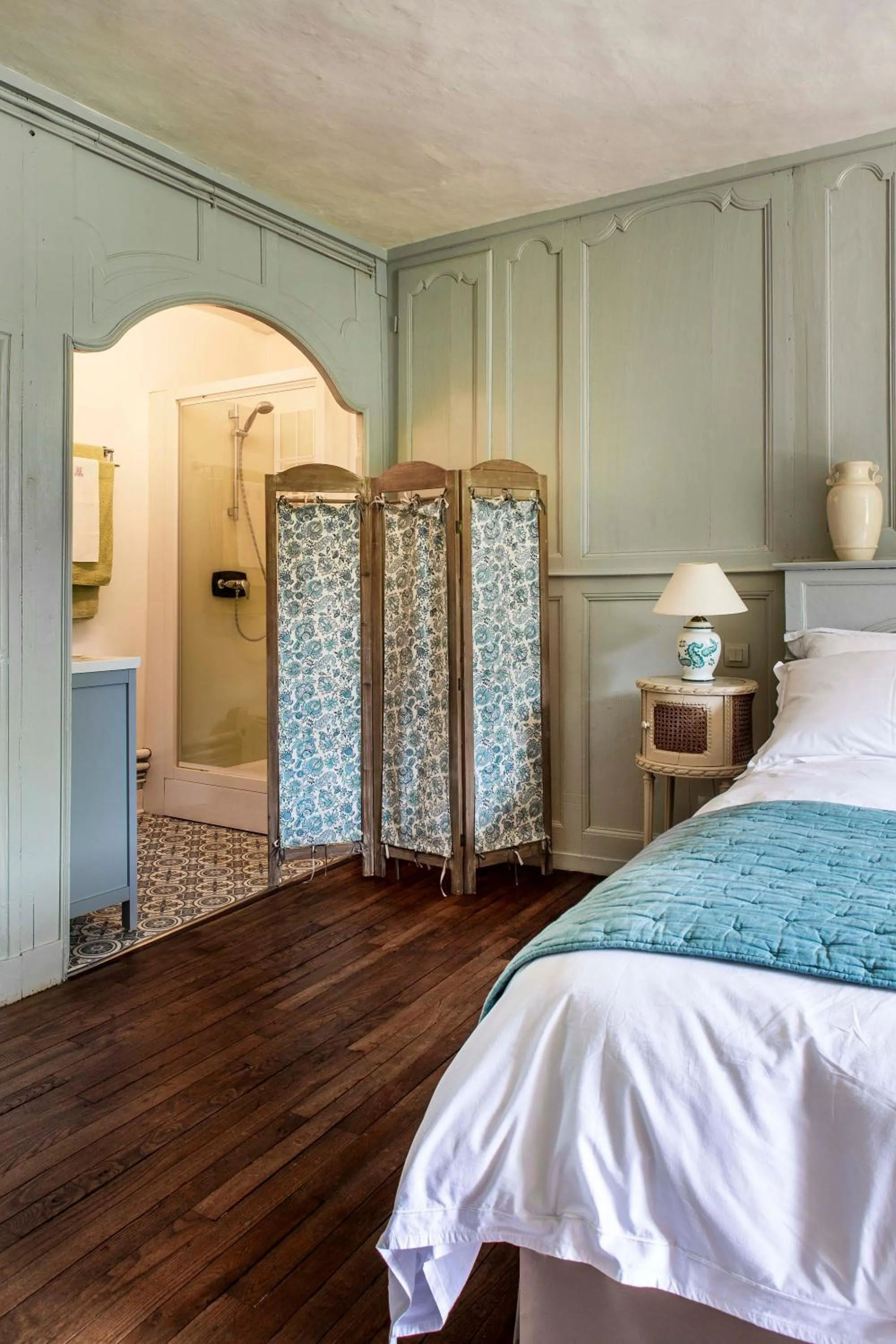 Bed in Chateau de la Villedubois