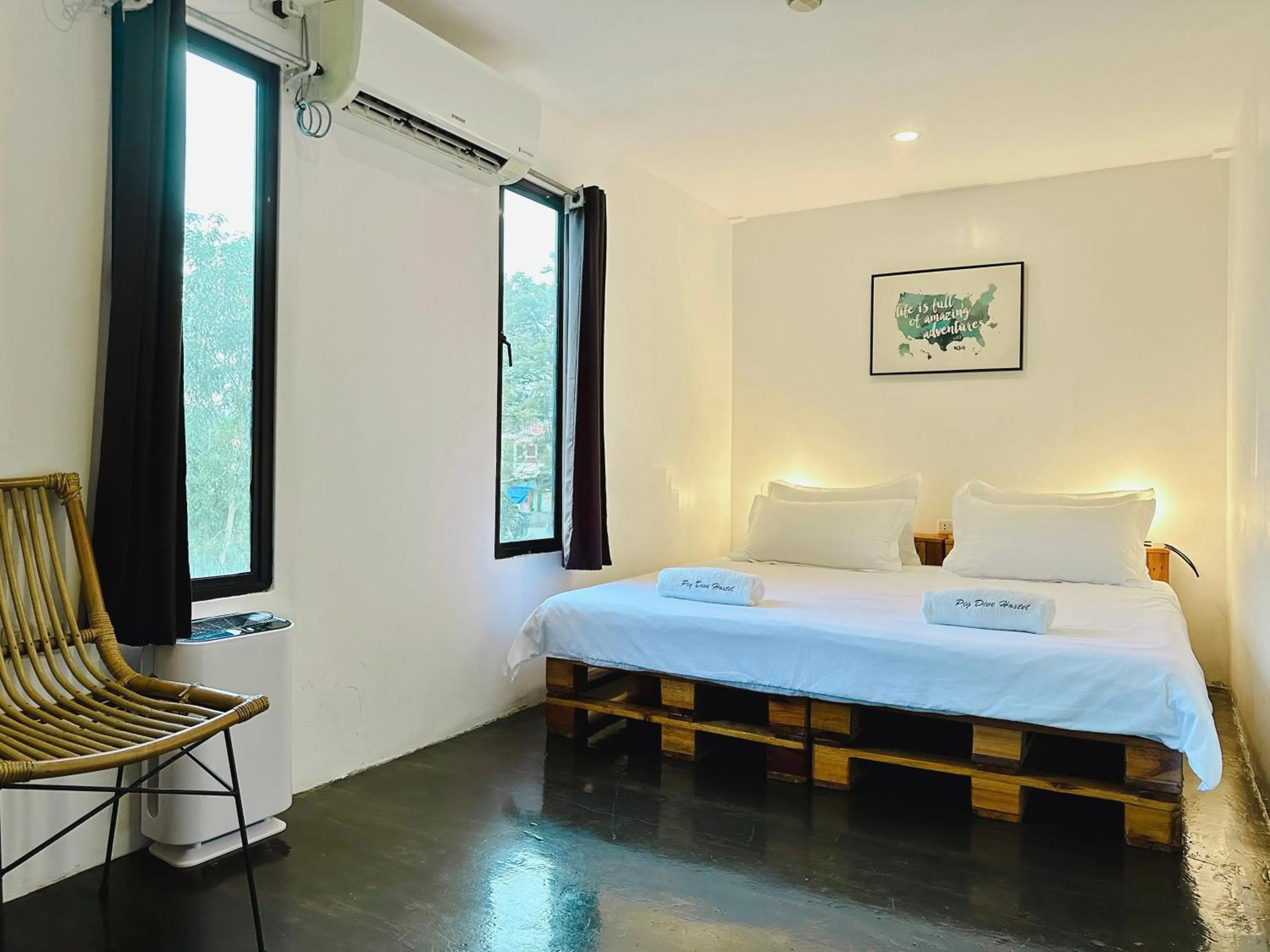 Bedroom, Bed in Pig Dive Hostel Moalboal