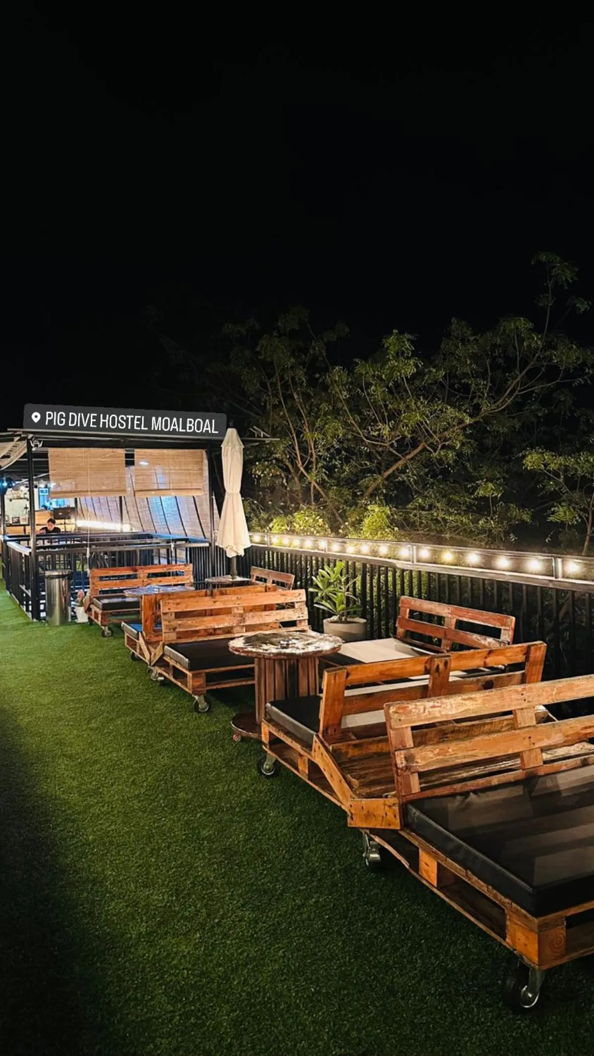 Property building in Pig Dive Hostel Moalboal