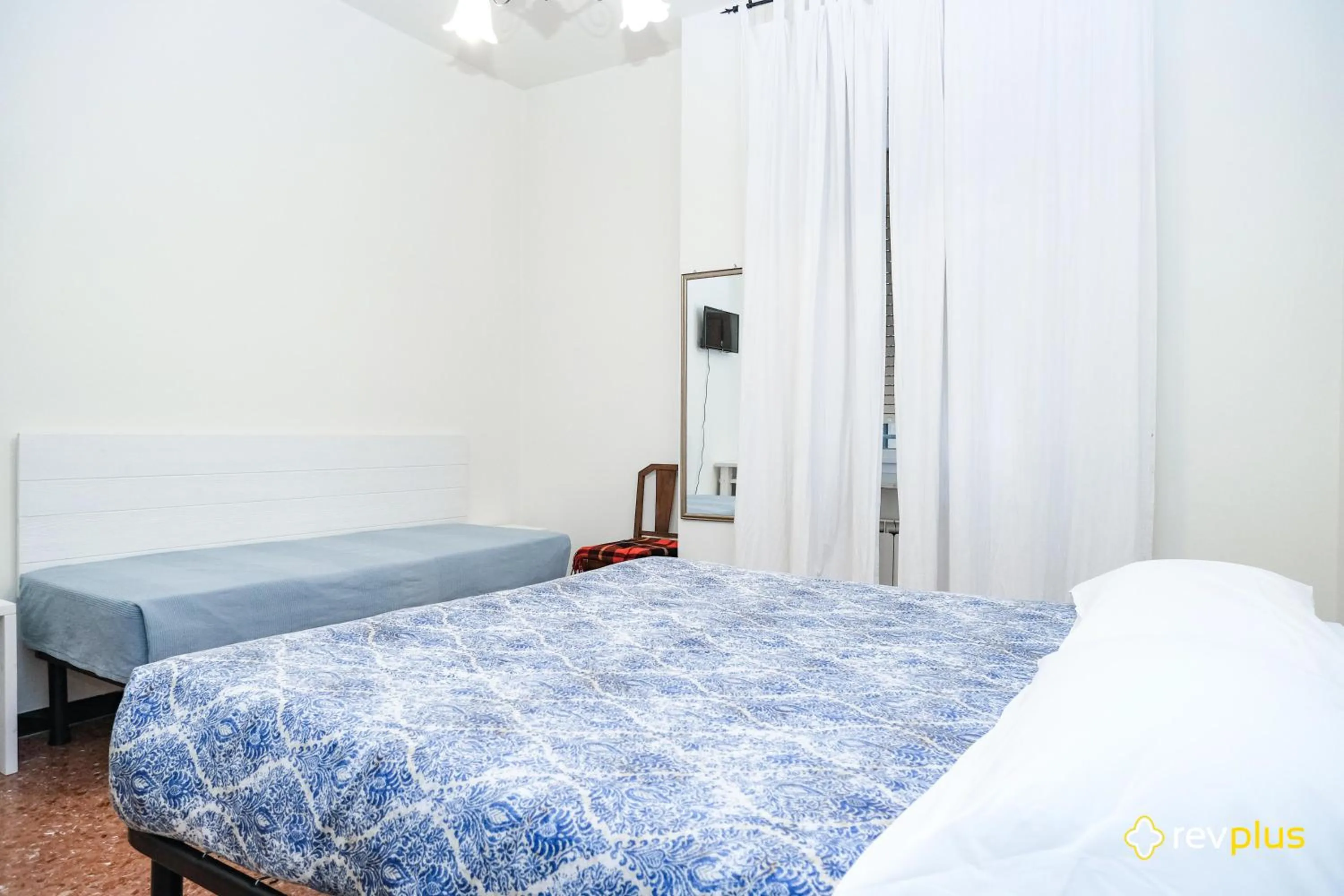 Photo of the whole room, Bed in Lia Rooms 3