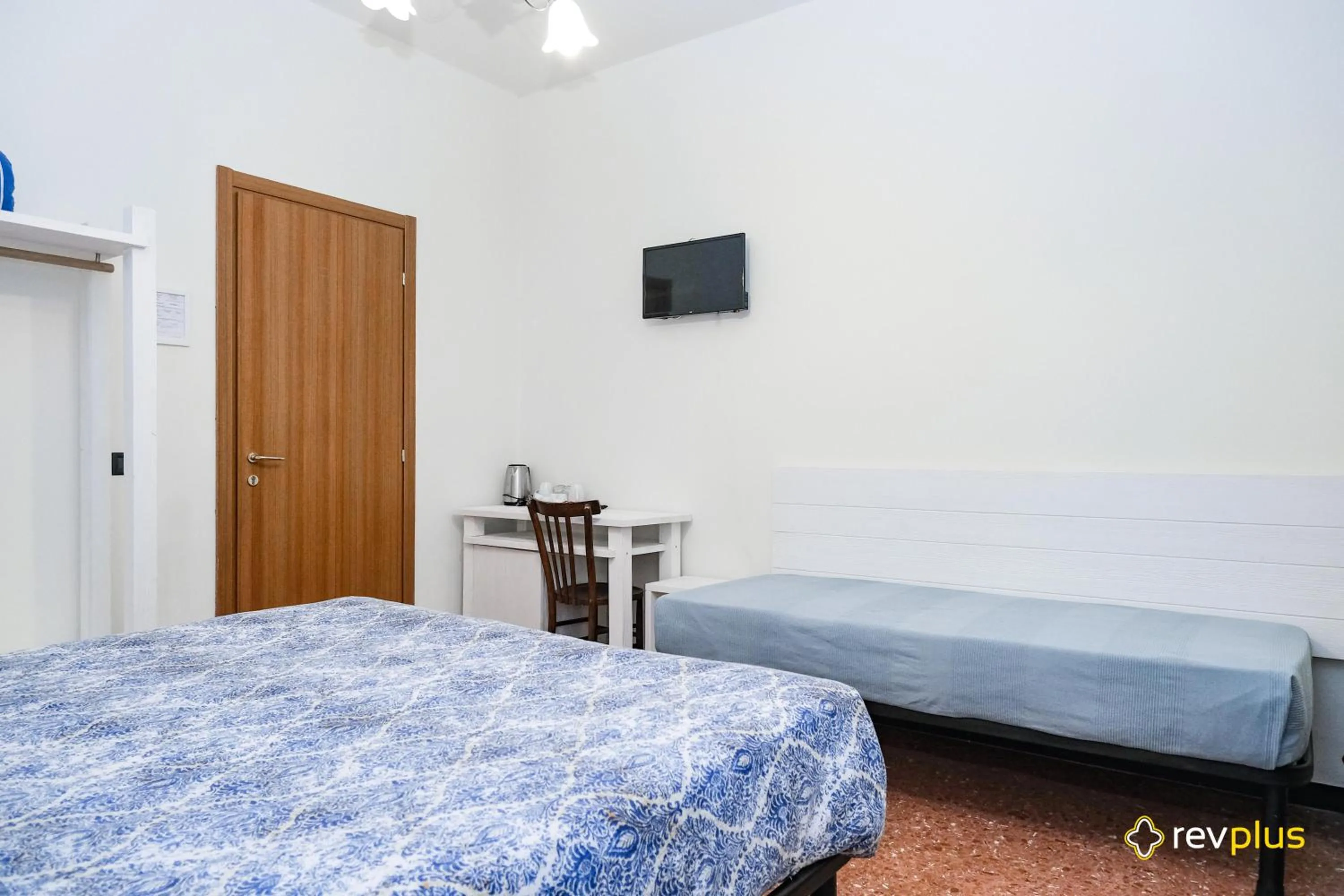 Photo of the whole room, Bed in Lia Rooms 3