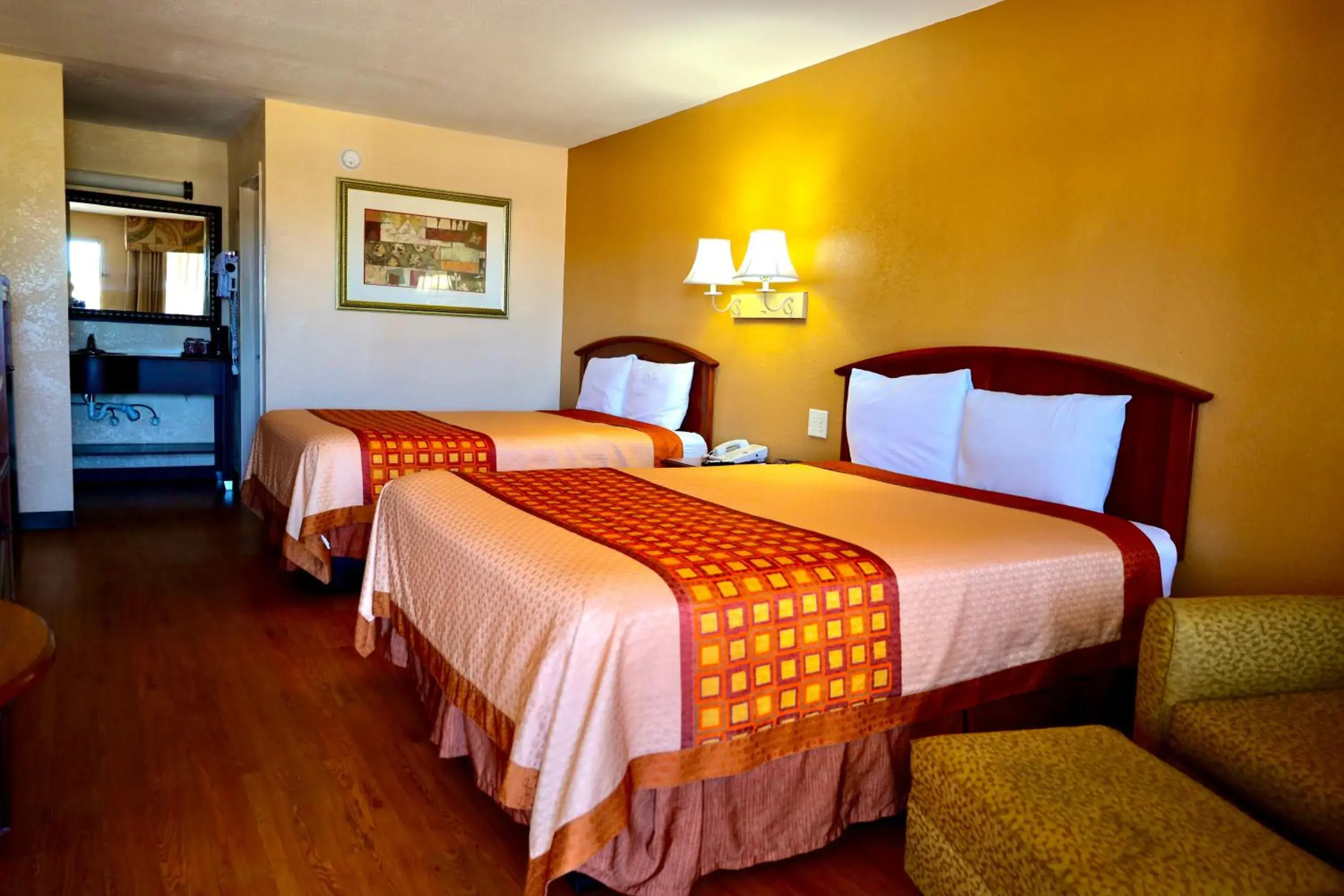 Double Room with Two Double Beds in Regency Inn & Suites Double Room with Two Double Beds in Regency Inn & Suites