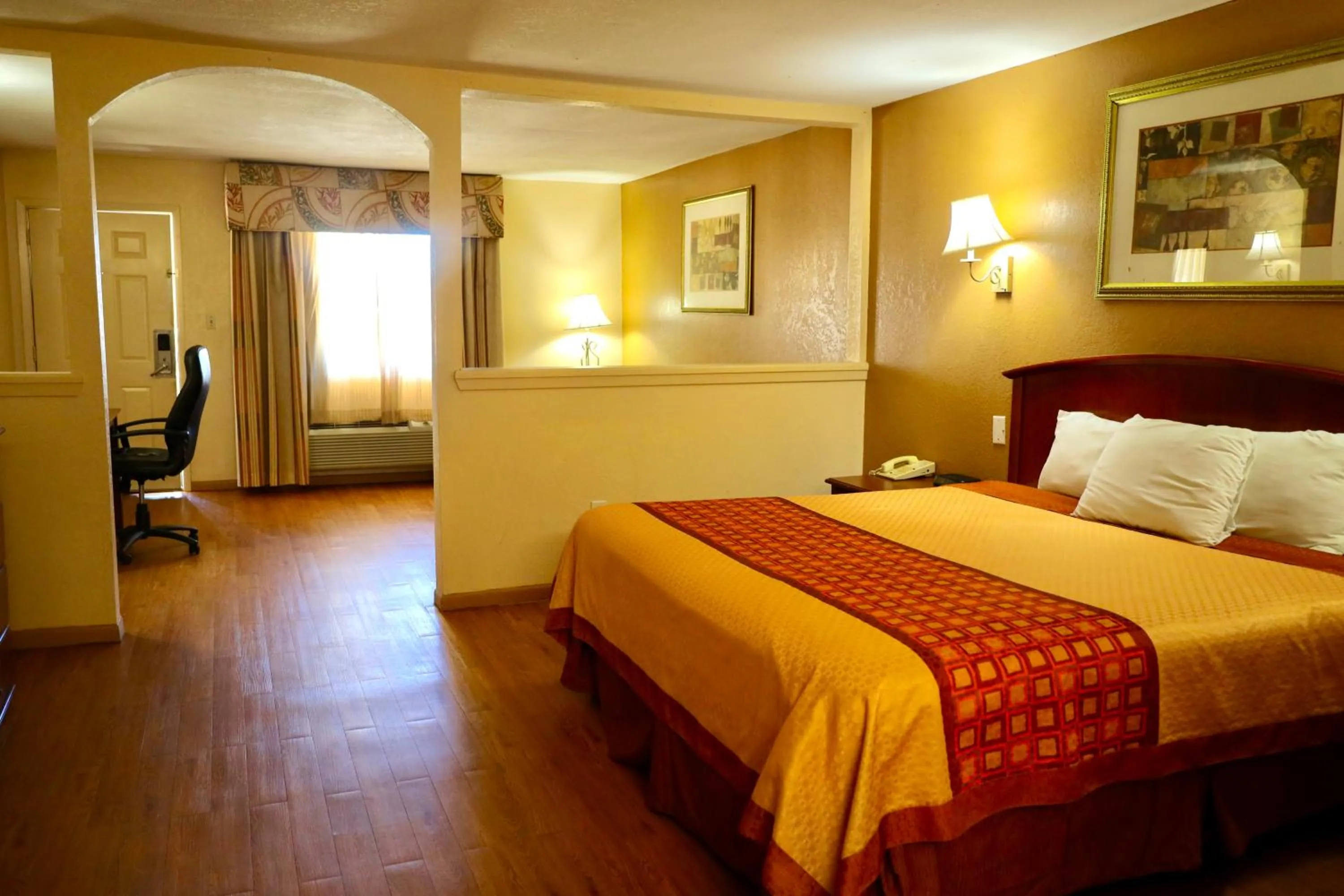 Bedroom, Bed in Regency Inn & Suites