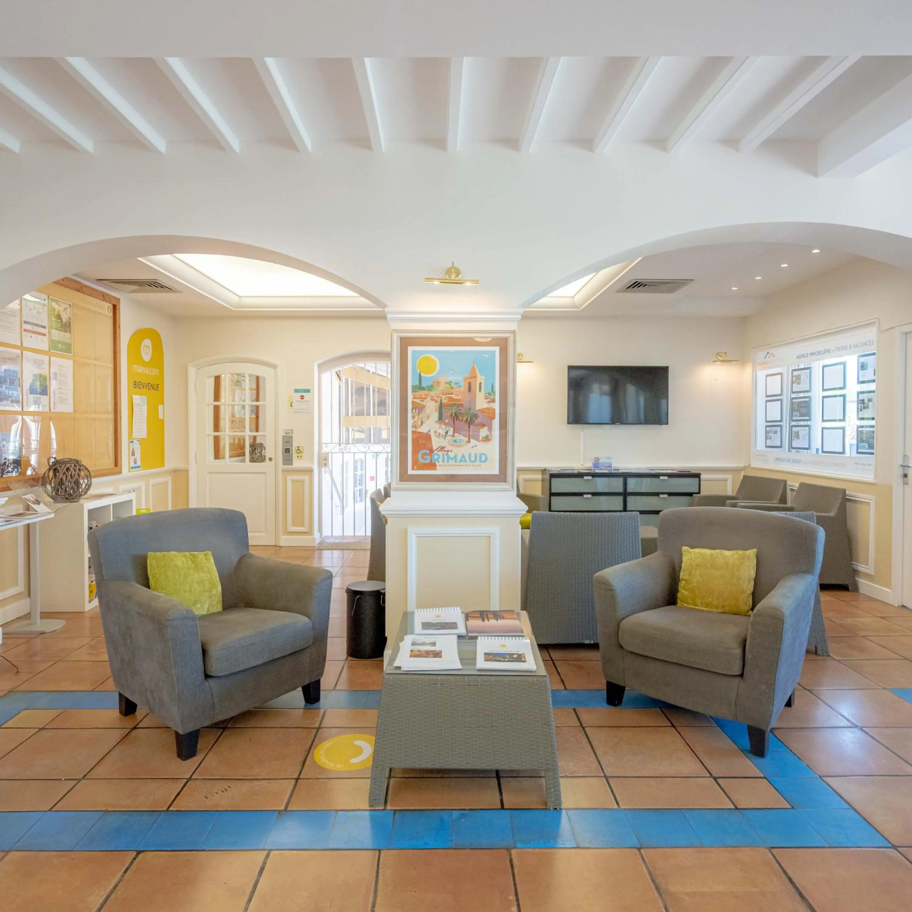 Communal lounge/ TV room in Résidence Pierre & Vacances Les Restanques du Golfe de Saint-Tropez