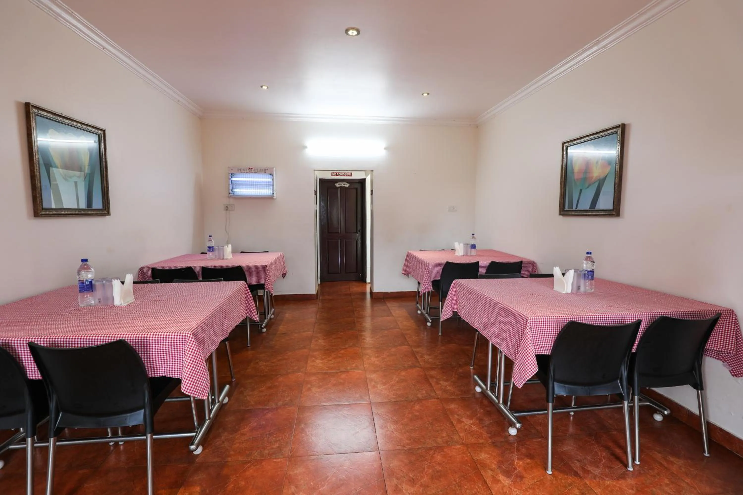 Dining area in Twin Tree