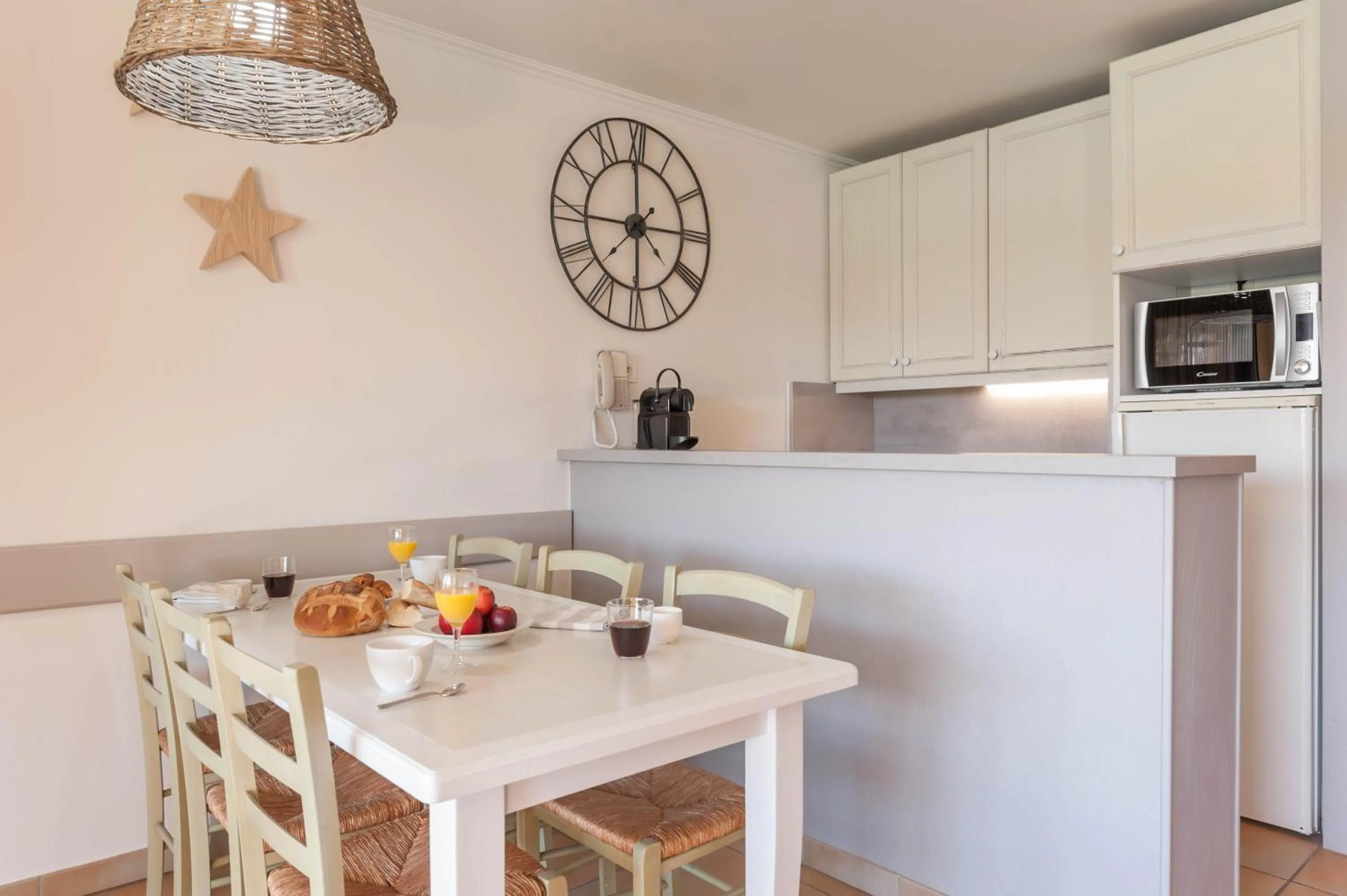 Kitchen or kitchenette in Village Pierre & Vacances Pont Royal en Provence