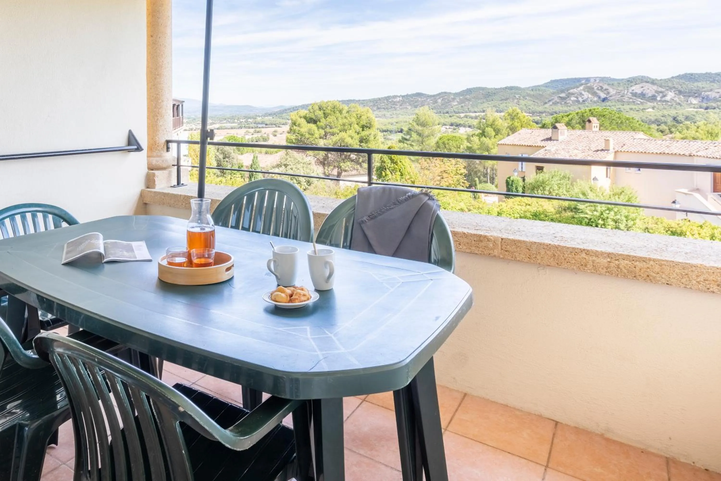 Patio in Village Pierre & Vacances Pont Royal en Provence