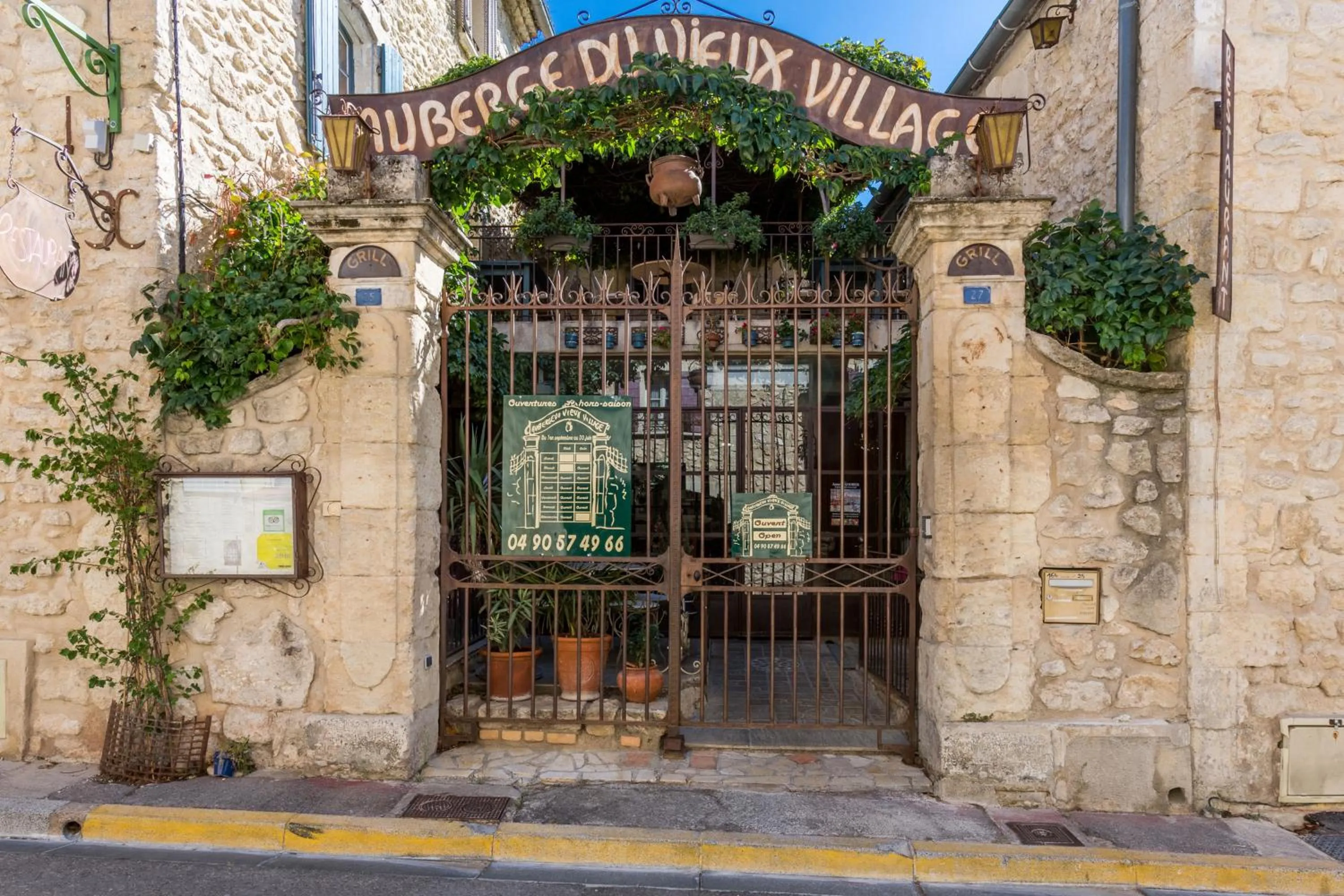 Property building in Village Pierre & Vacances Pont Royal en Provence