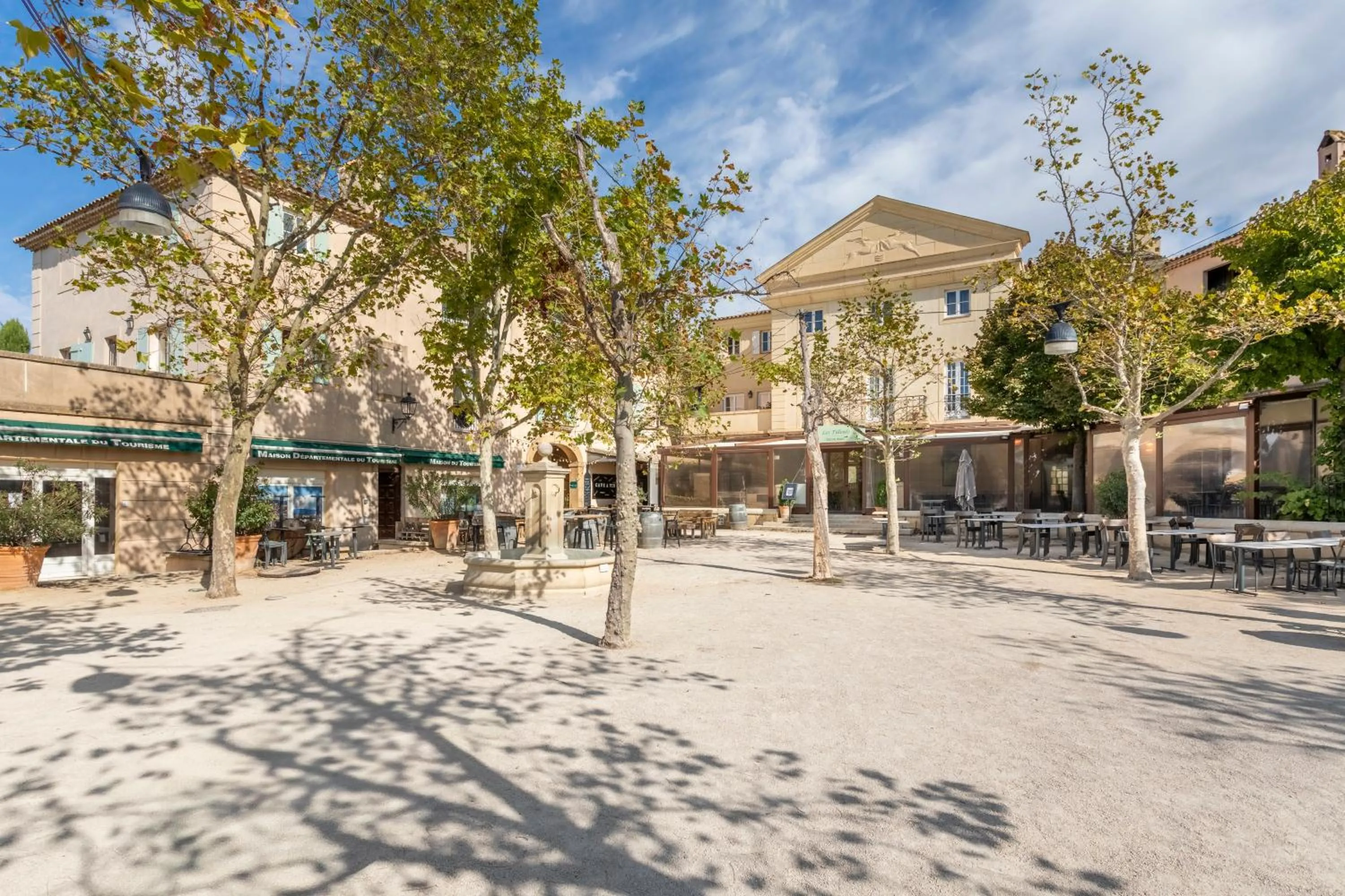 Property building in Village Pierre & Vacances Pont Royal en Provence