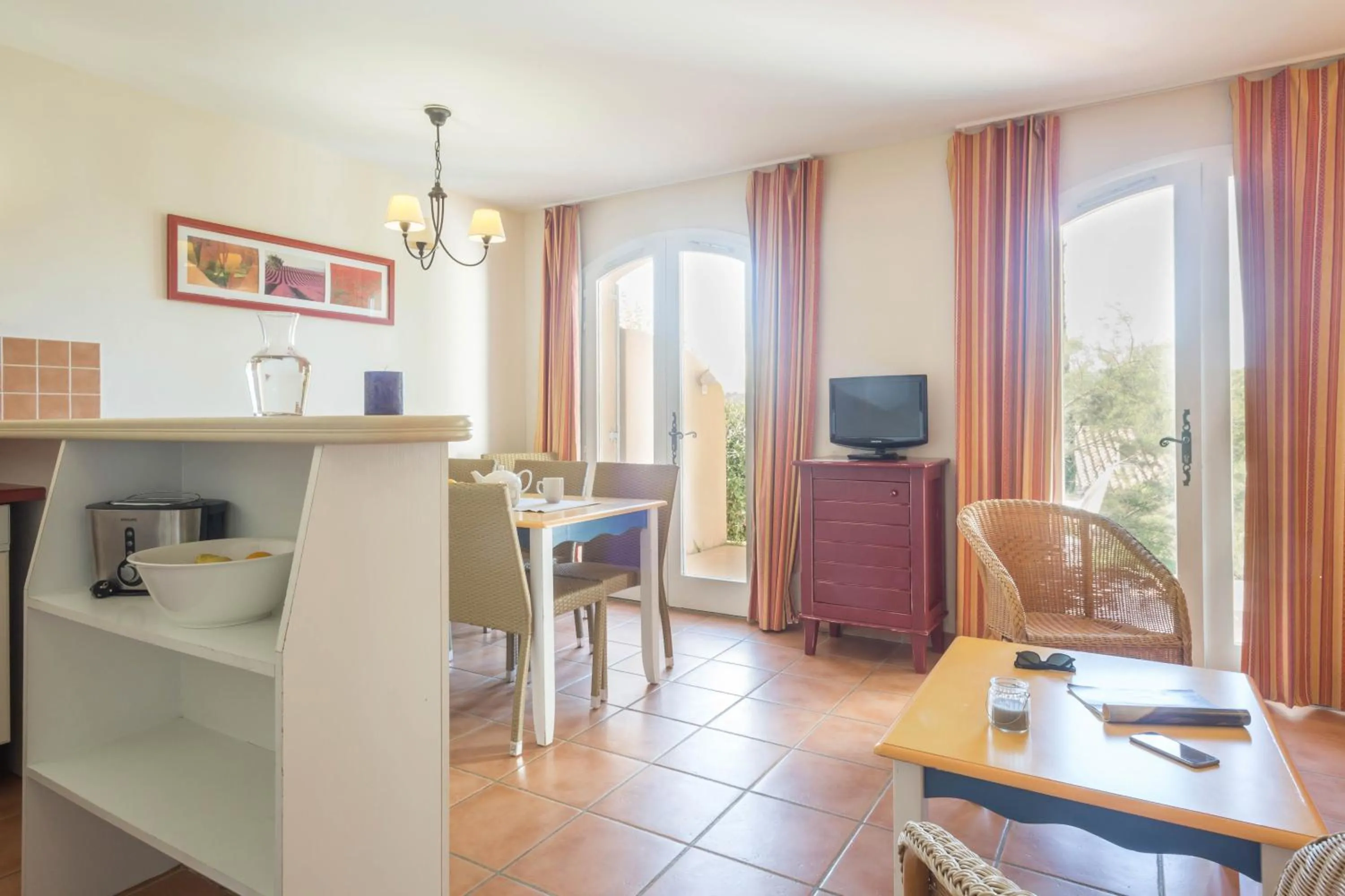 TV and multimedia in Village Pierre & Vacances Pont Royal en Provence