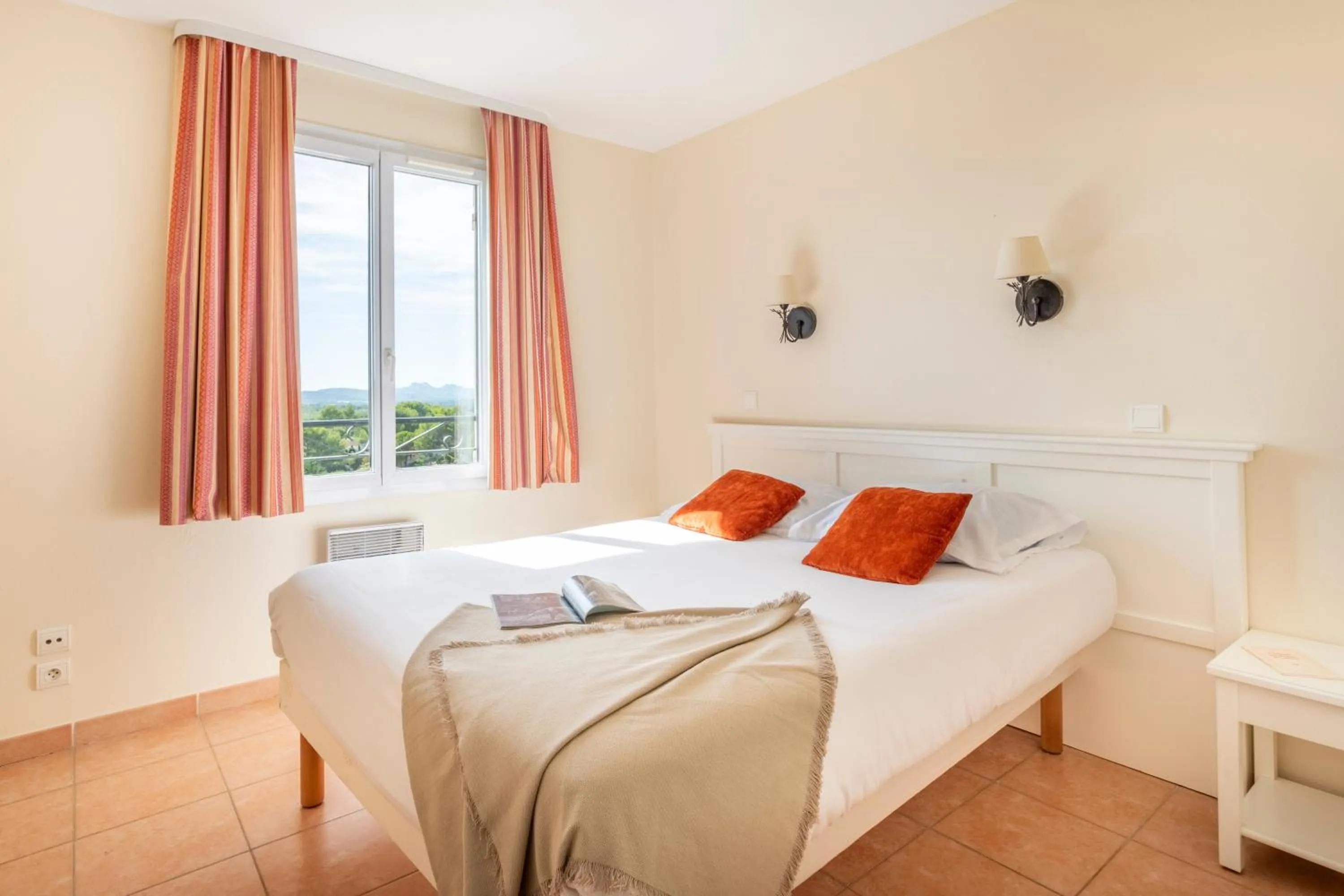 Spring, Bed in Village Pierre & Vacances Pont Royal en Provence