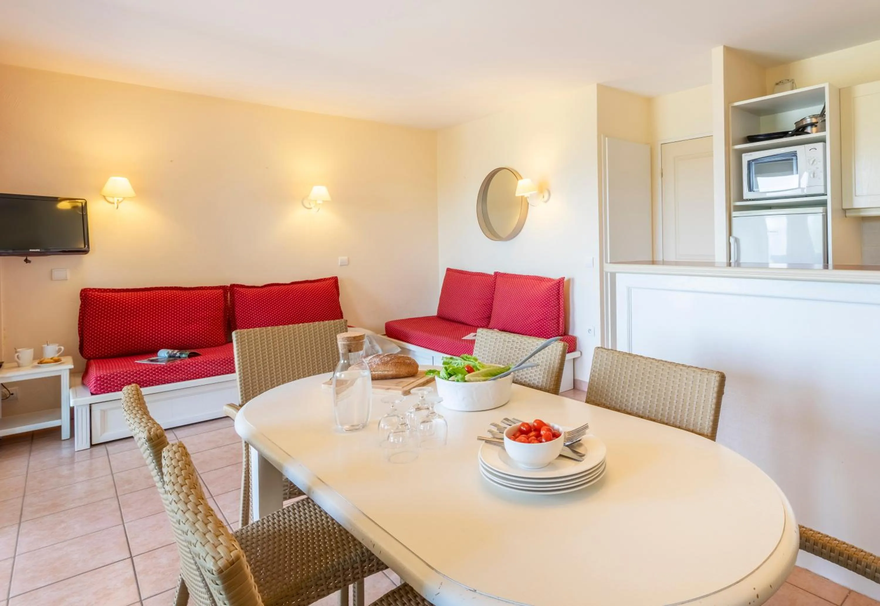 TV and multimedia in Village Pierre & Vacances Pont Royal en Provence