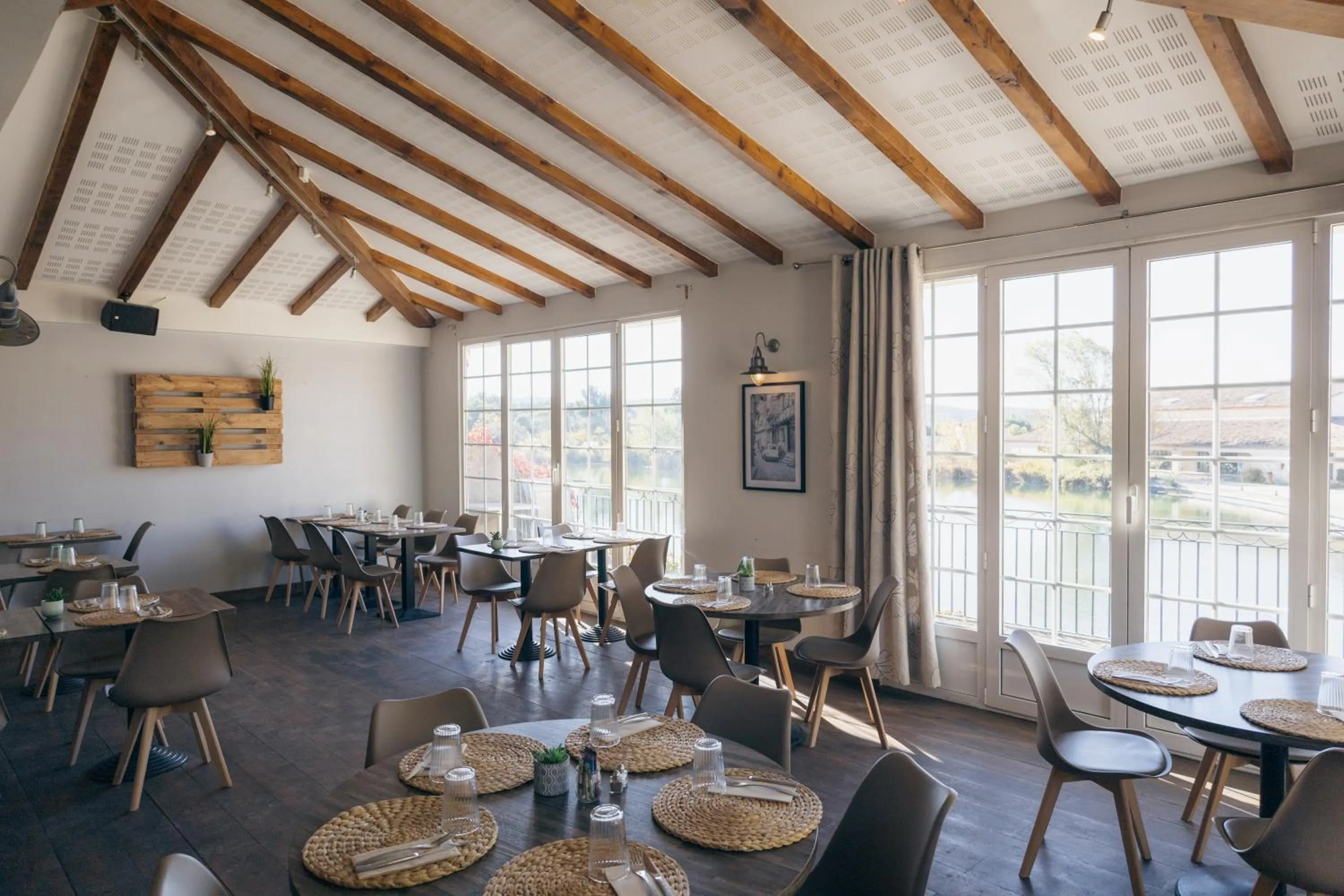 Restaurant/places to eat in Village Pierre & Vacances Pont Royal en Provence