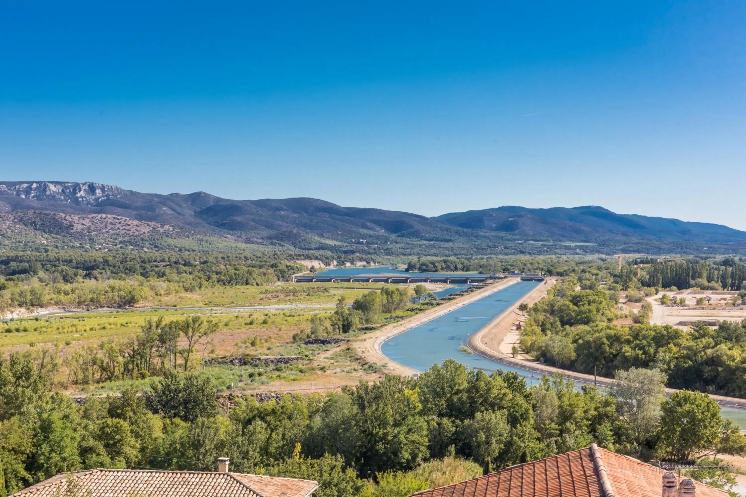 Nearby landmark in Village Pierre & Vacances Pont Royal en Provence