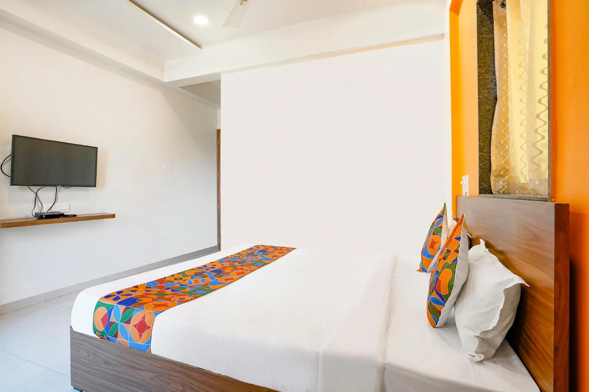 Communal lounge/ TV room, Bed in FabHotel 24 Baner - Nr MCF Camp