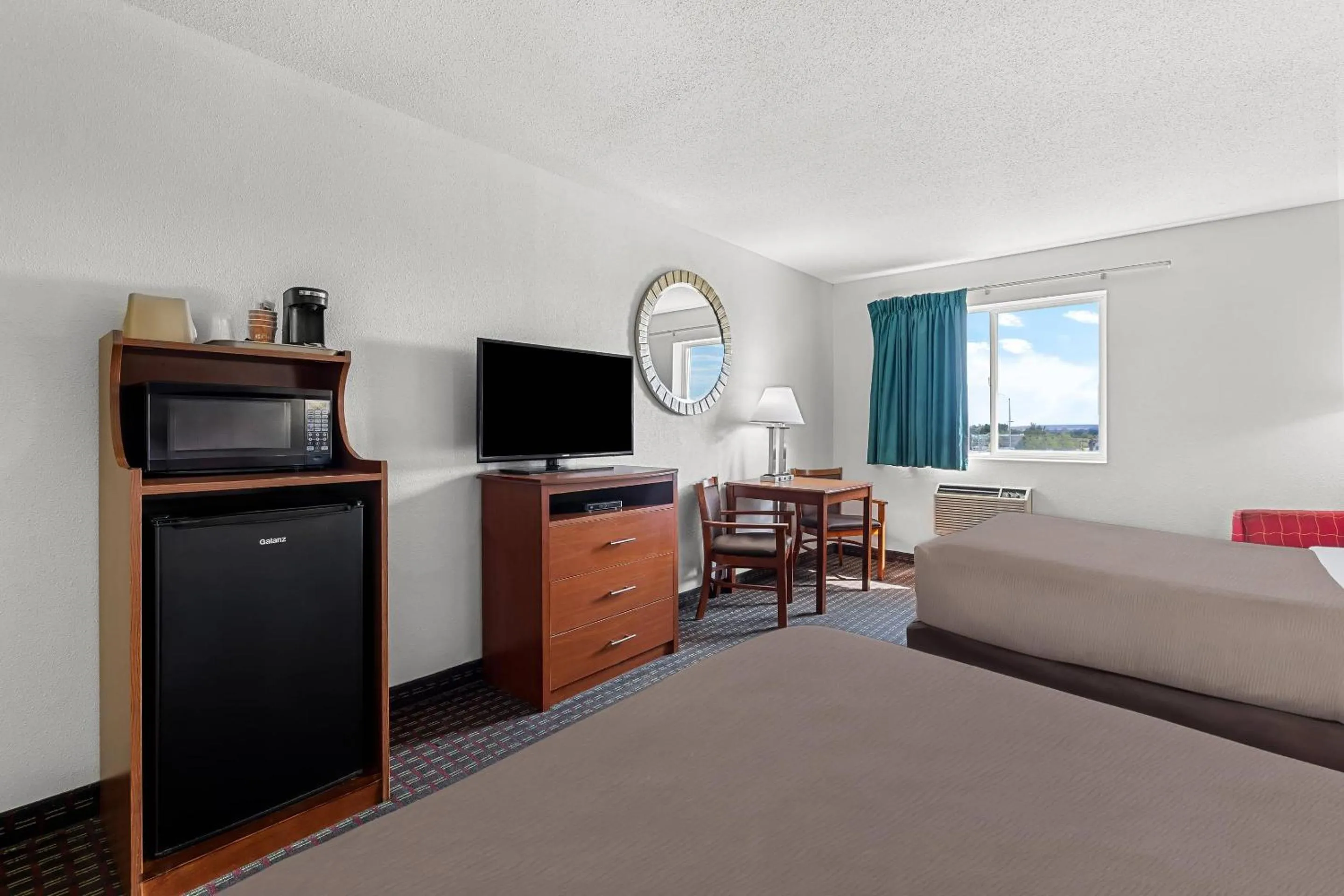 Bedroom, Bed in Rodeway Inn Rapid City North