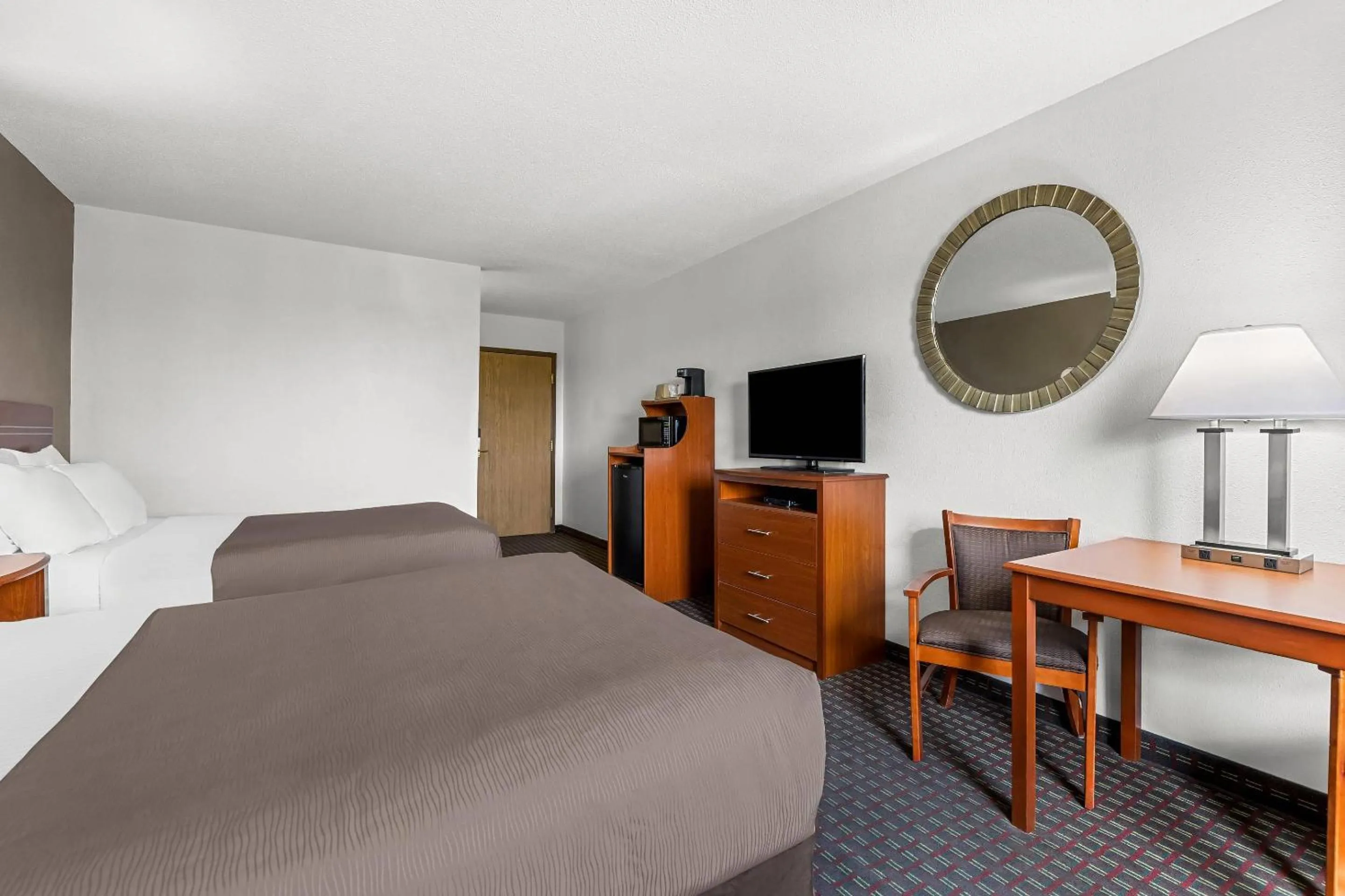 Bedroom, Bed in Rodeway Inn Rapid City North