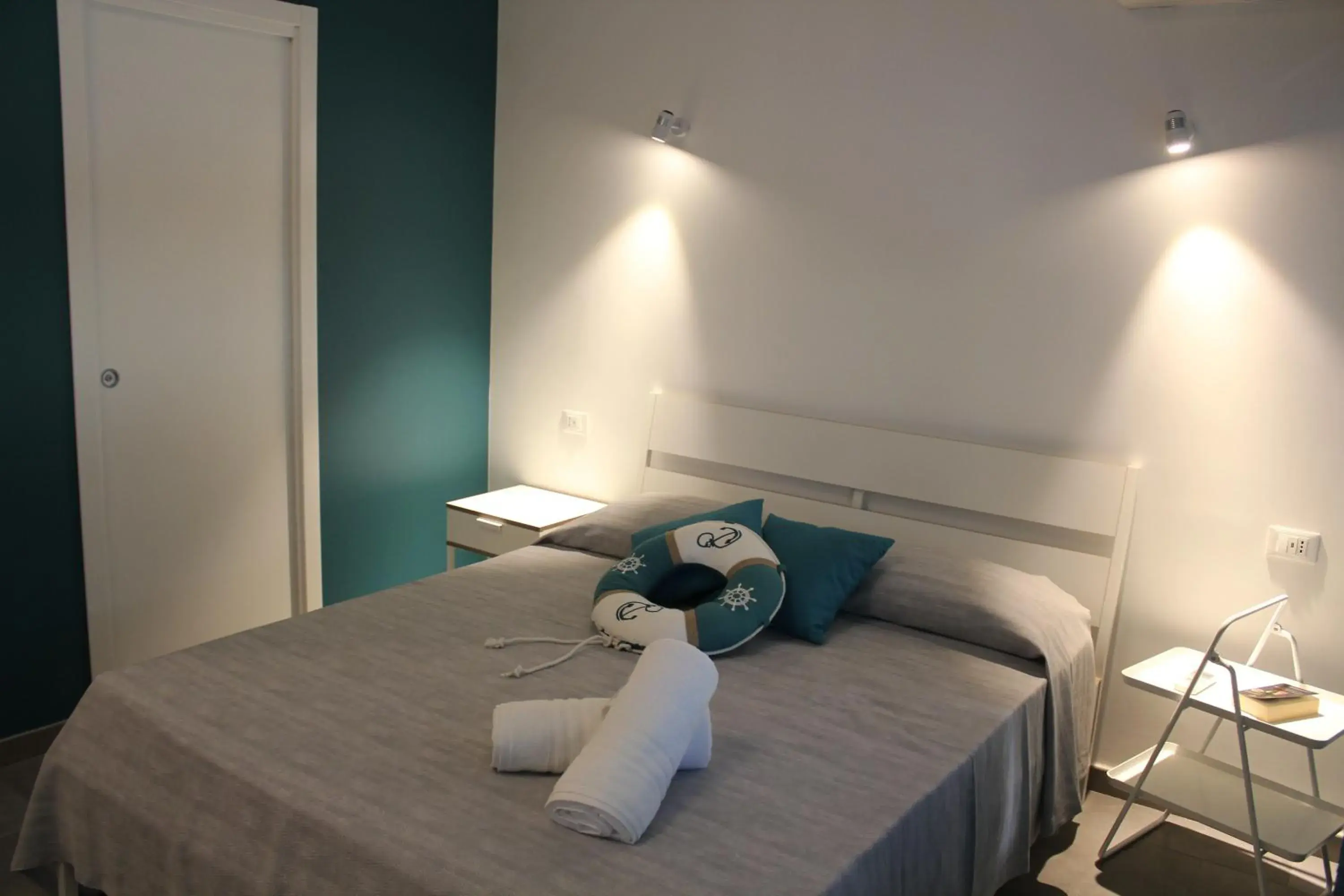 Double Room with Balcony in LA FINESTRA SUL PORTO Double Room with Balcony in LA FINESTRA SUL PORTO