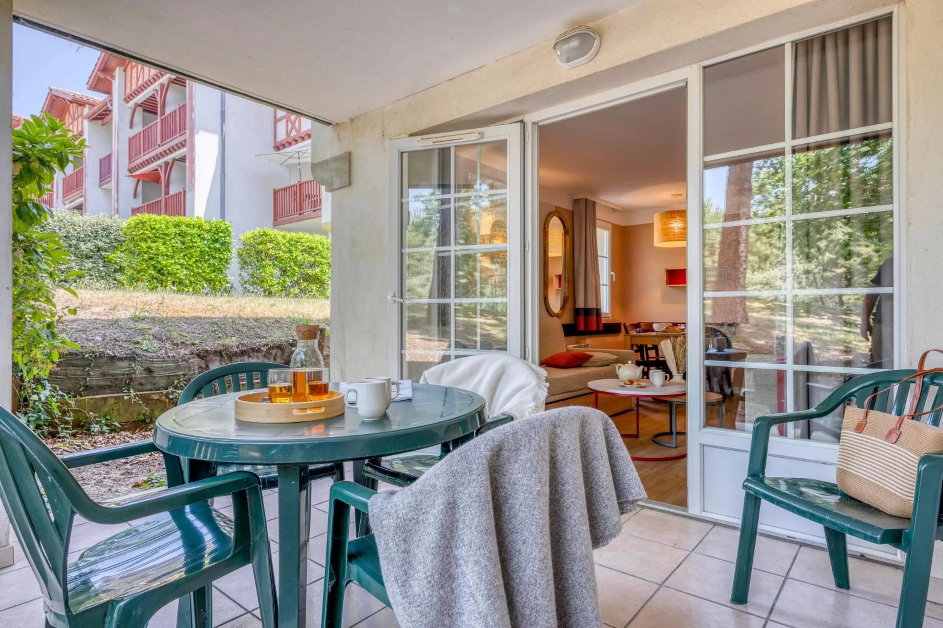 Patio in Résidence Pierre & Vacances Le Domaine de Gascogne