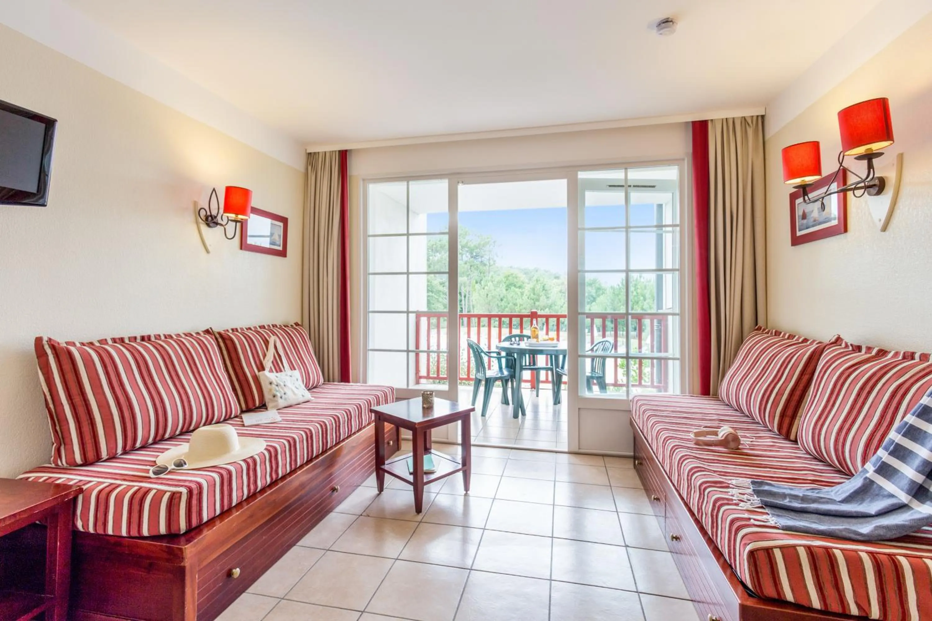 Patio in Résidence Pierre & Vacances Le Domaine de Gascogne