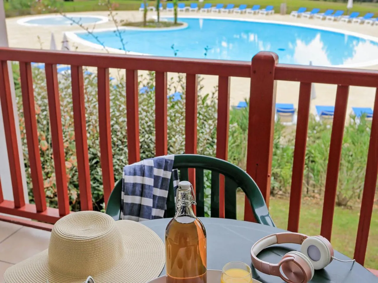 Patio in Résidence Pierre & Vacances Le Domaine de Gascogne