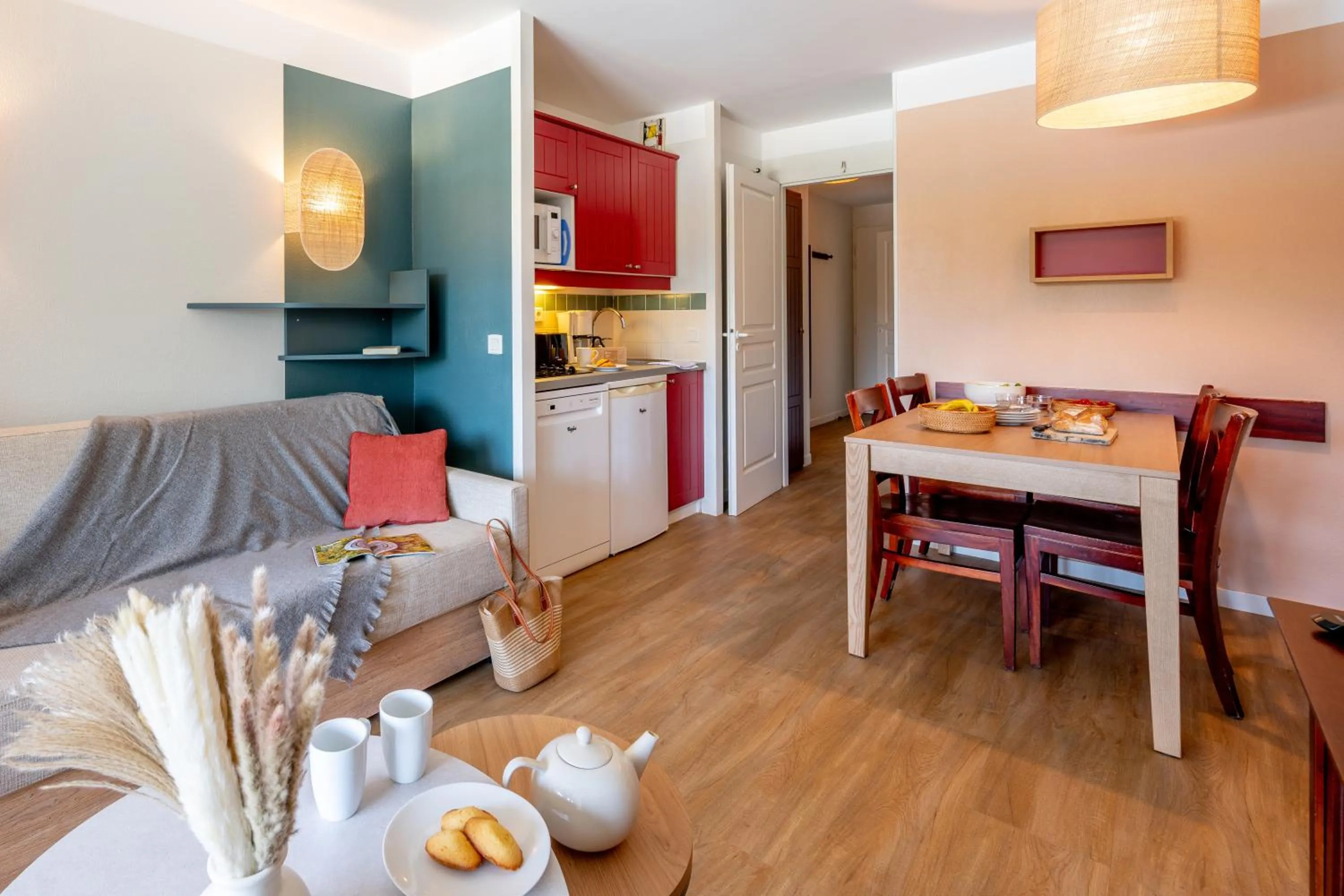 Kitchen or kitchenette in Résidence Pierre & Vacances Le Domaine de Gascogne