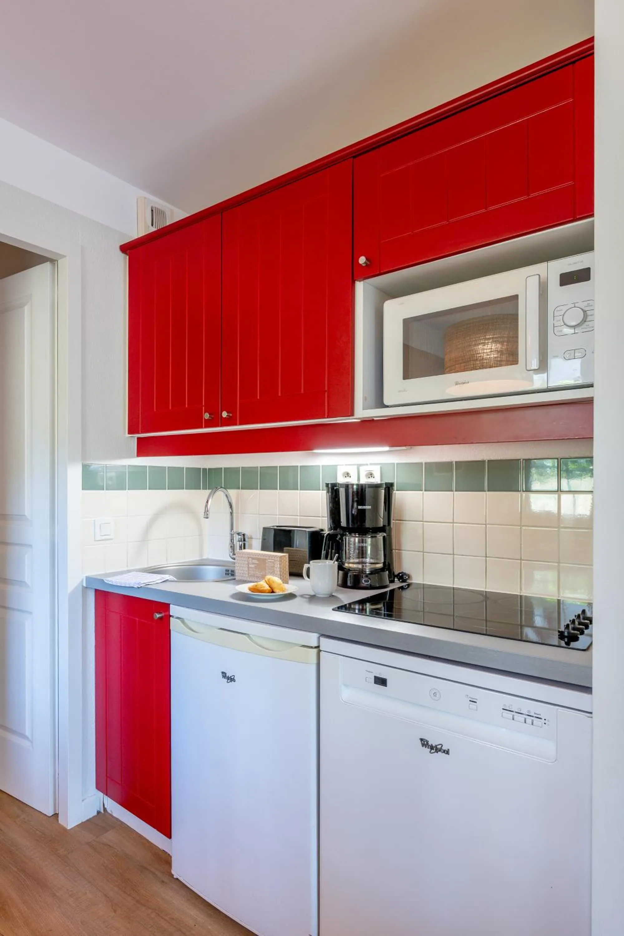 Kitchen or kitchenette in Résidence Pierre & Vacances Le Domaine de Gascogne