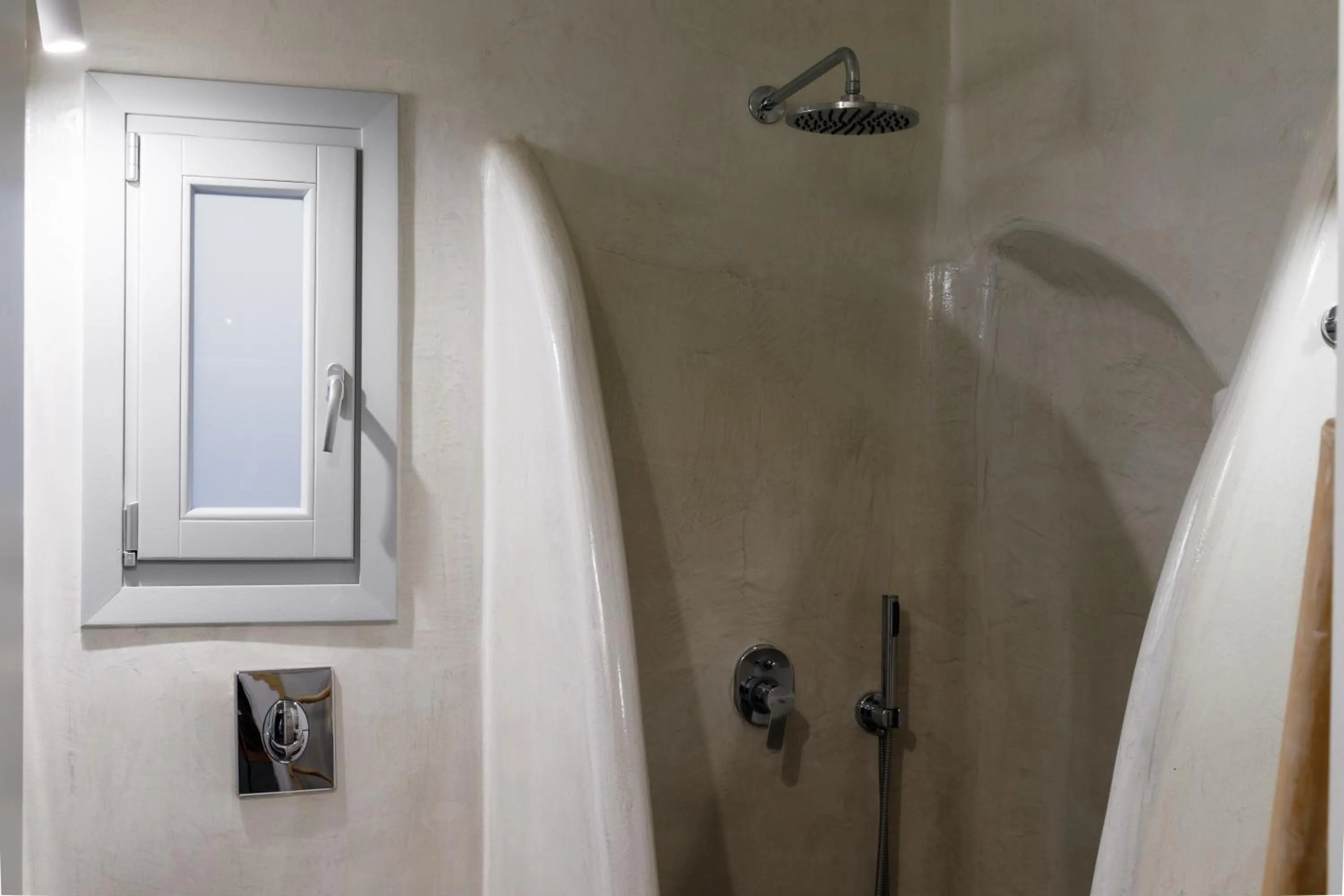 Bathroom in Bianco Diverso Suites