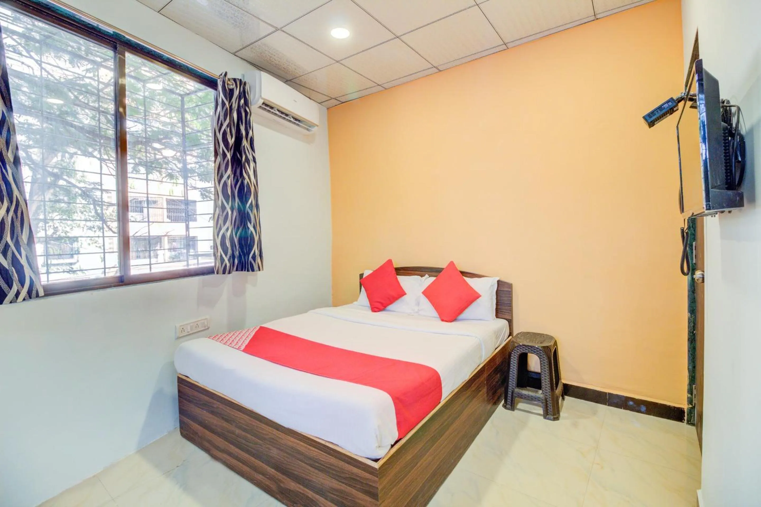 Bedroom, Bed in Super Hotel O Anjali Hotel