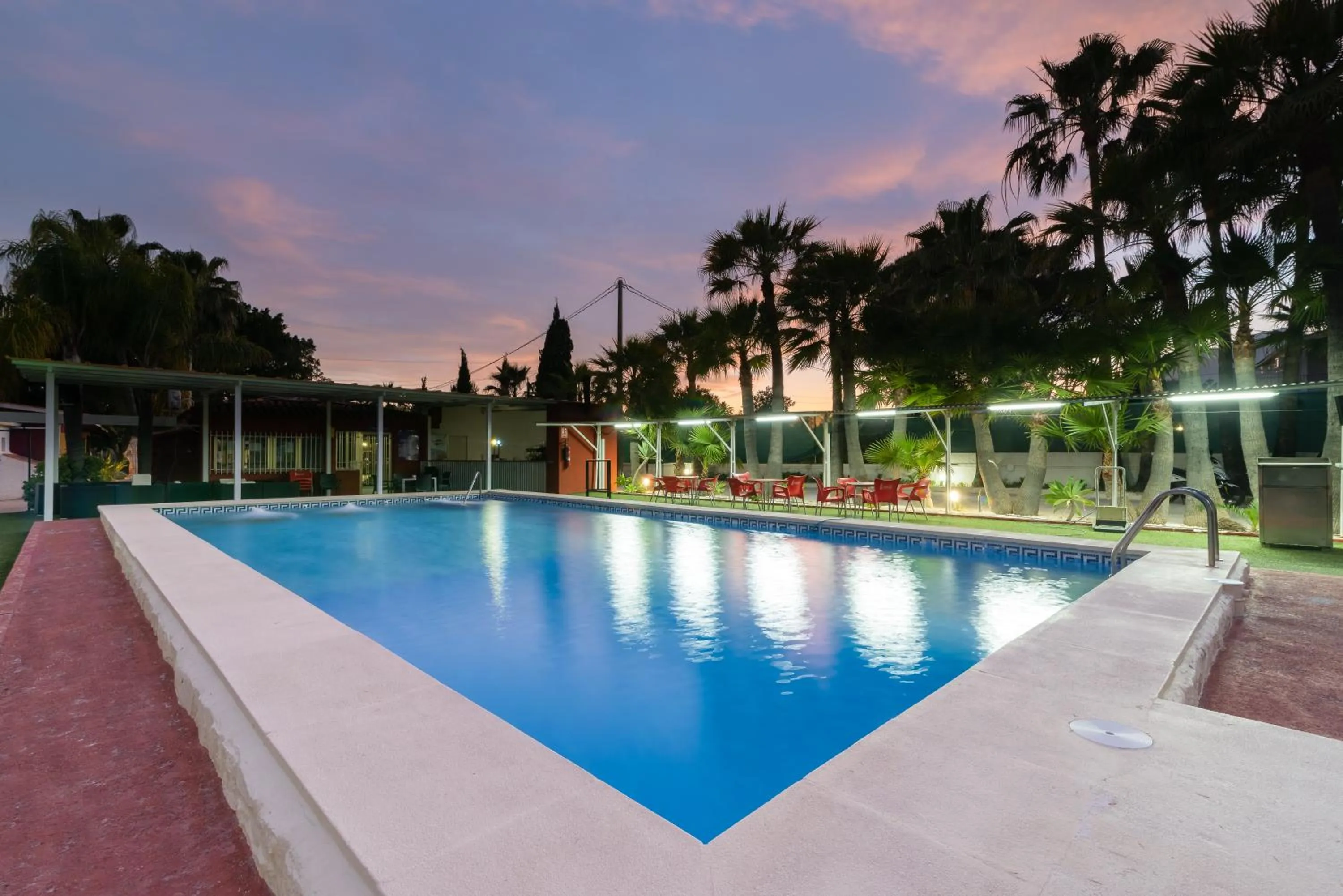 Night in APARTAMENTOS PALASIET