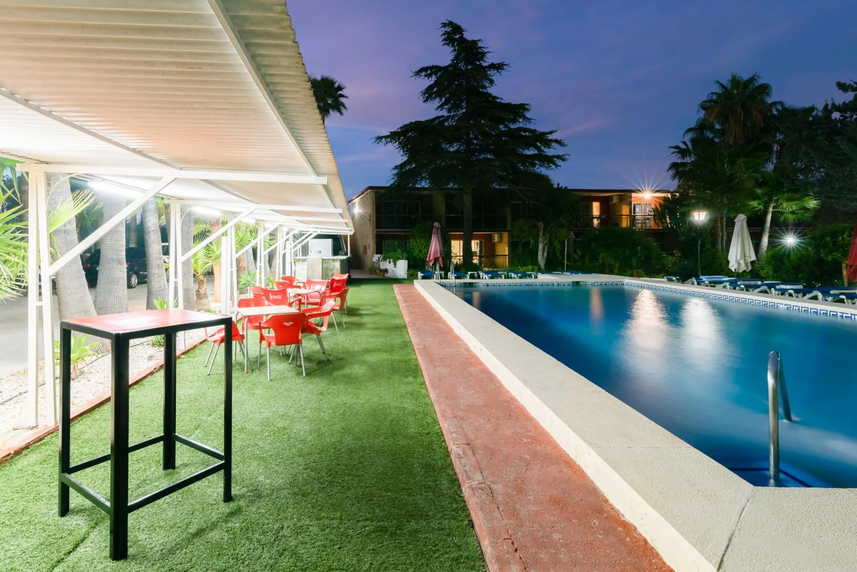 Night in APARTAMENTOS PALASIET