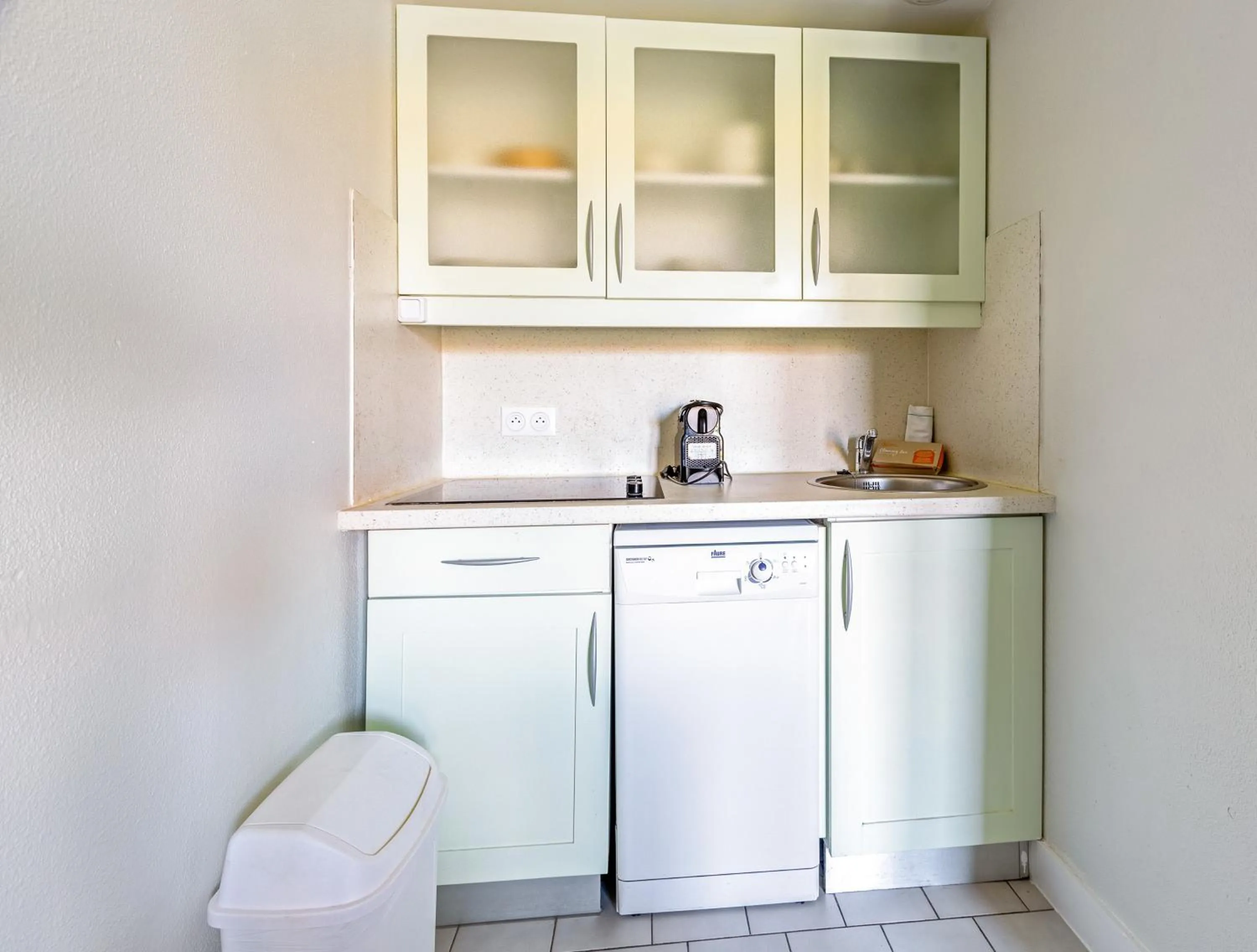 Kitchen or kitchenette in Résidence Pierre & Vacances Le Palais des Gouverneurs