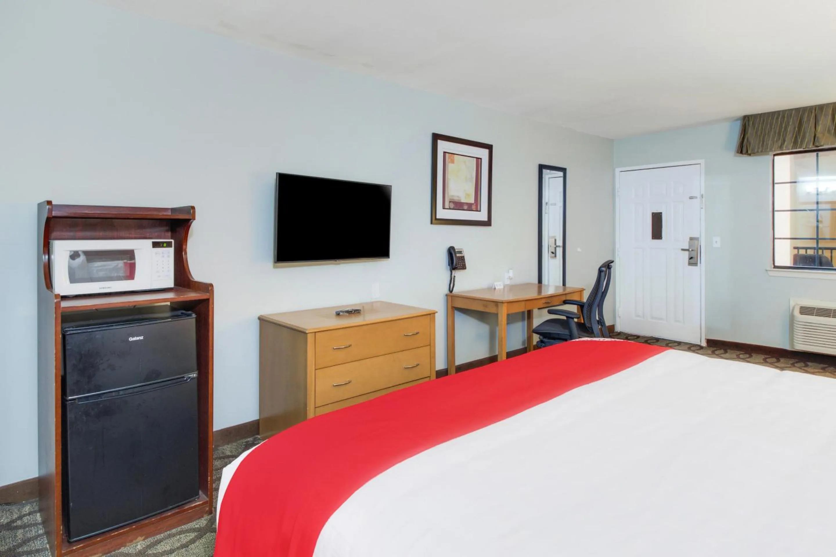 Bedroom, Bed in OYO Hotel Ingleside TX