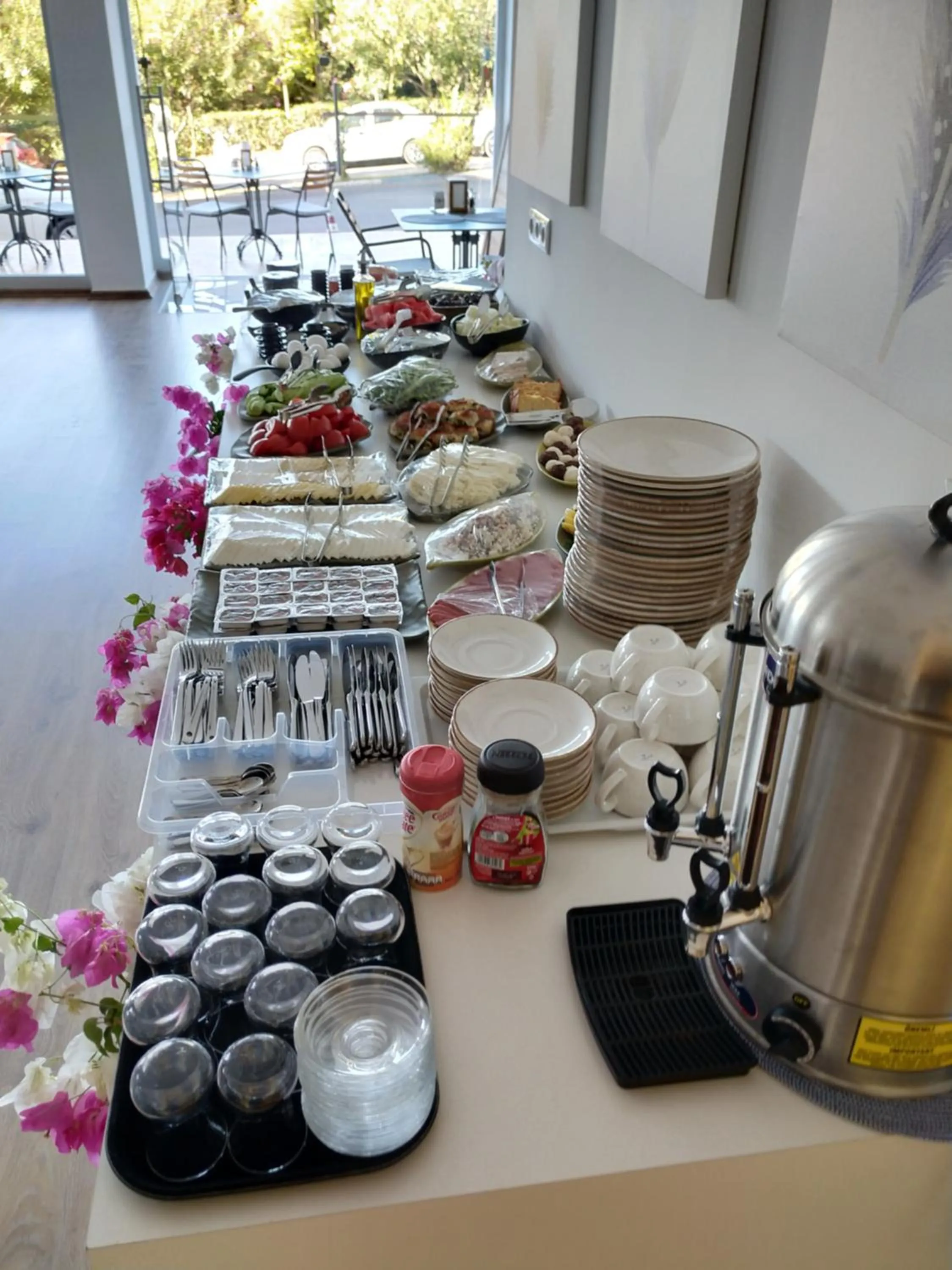 Breakfast in dekatria rooms&aparts