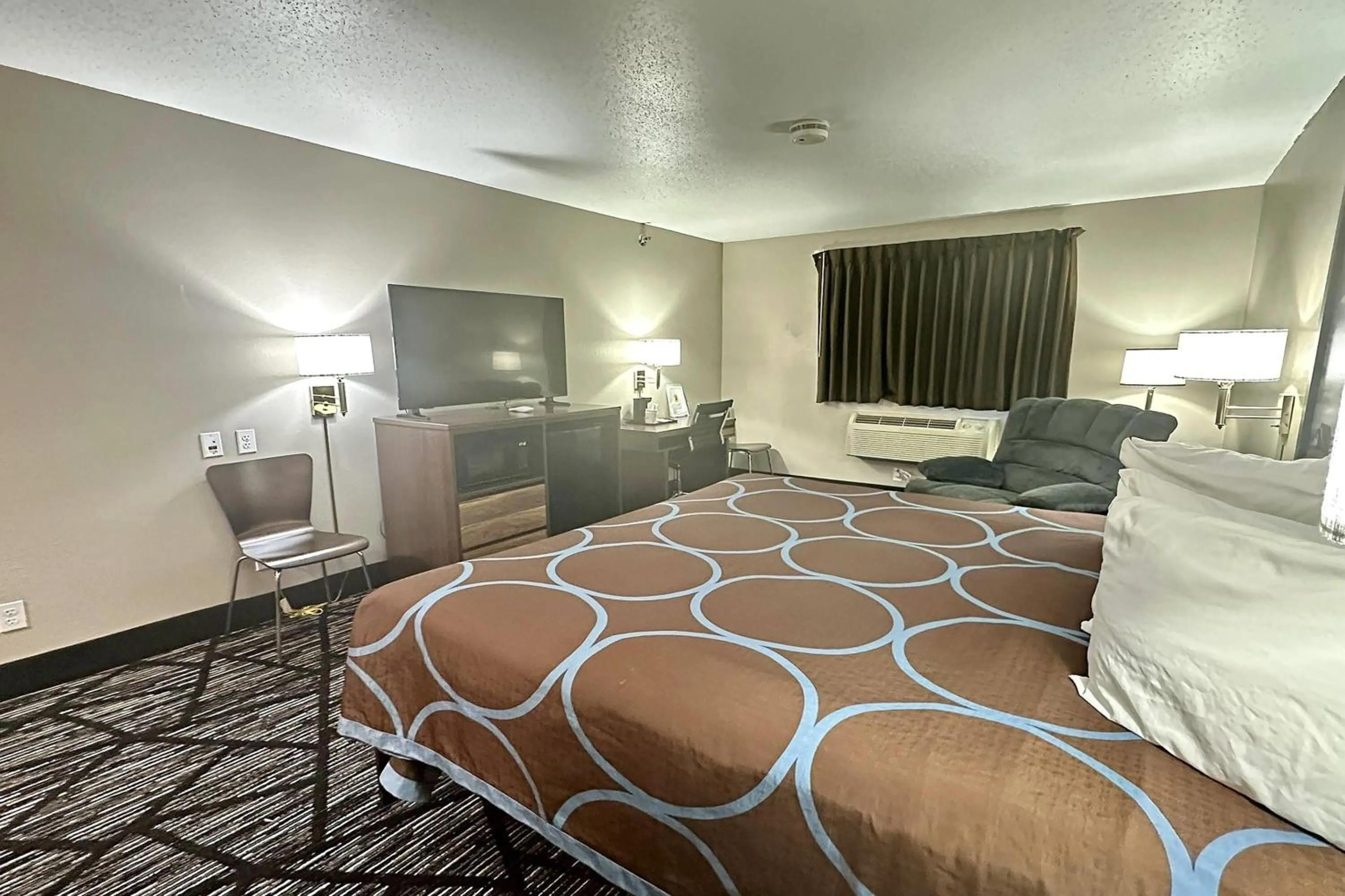 Photo of the whole room, Bed in Super 8 by Wyndham Sisseton