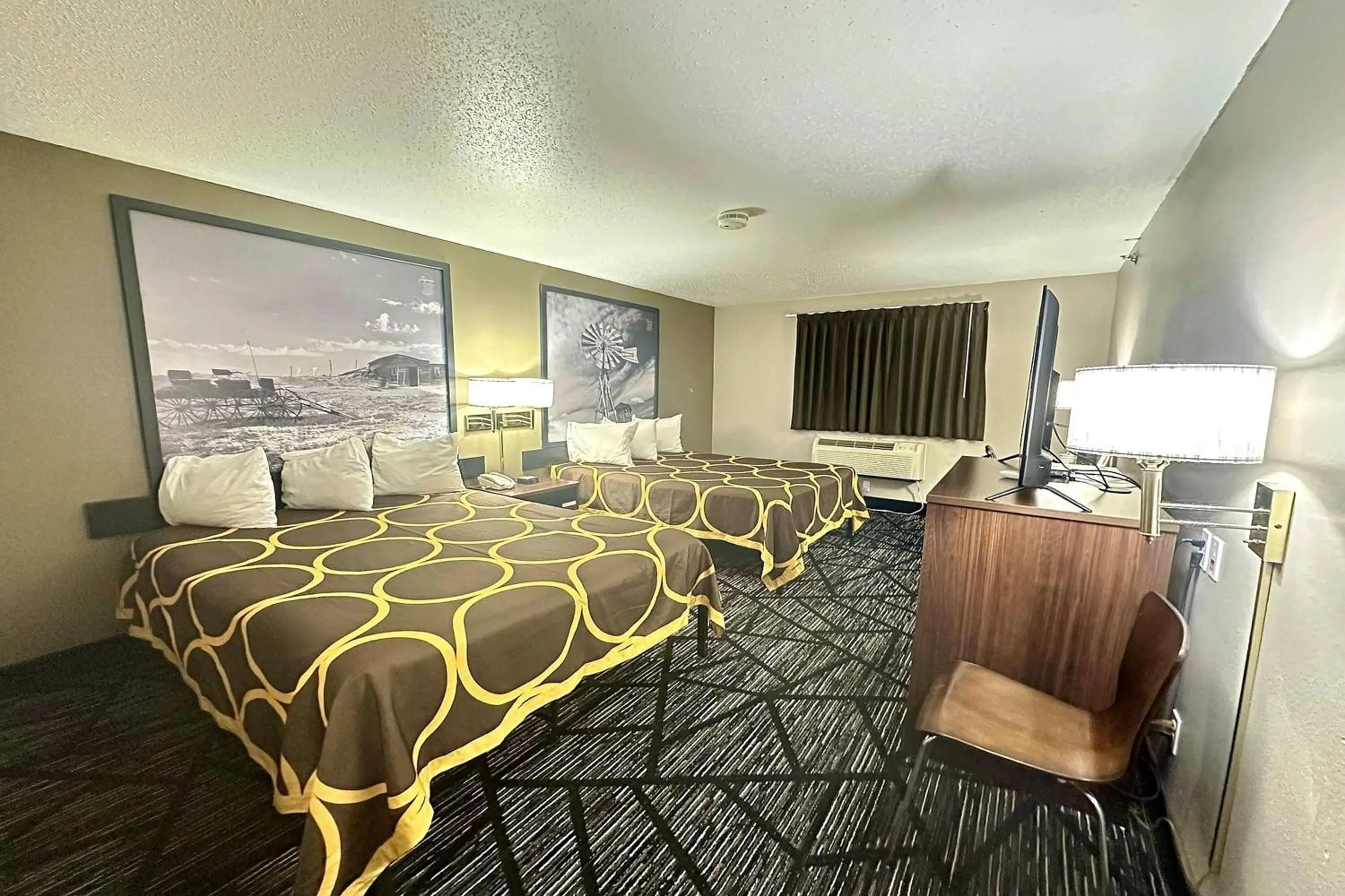 Photo of the whole room, Bed in Super 8 by Wyndham Sisseton