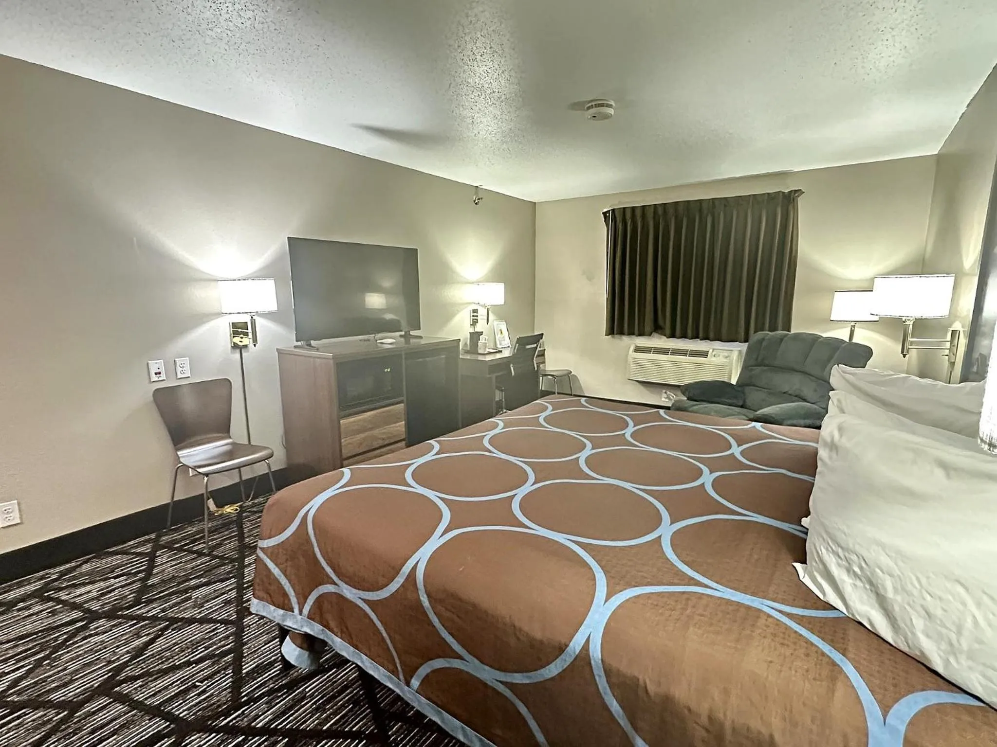 Bed in Super 8 by Wyndham Sisseton