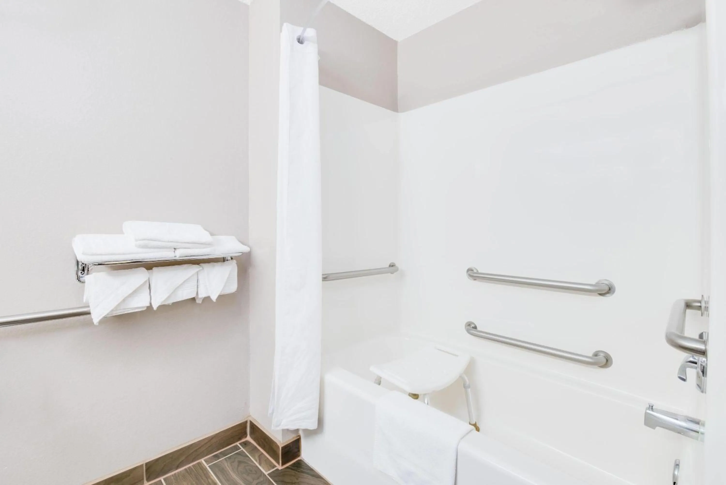 Bathroom in Super 8 by Wyndham Sisseton