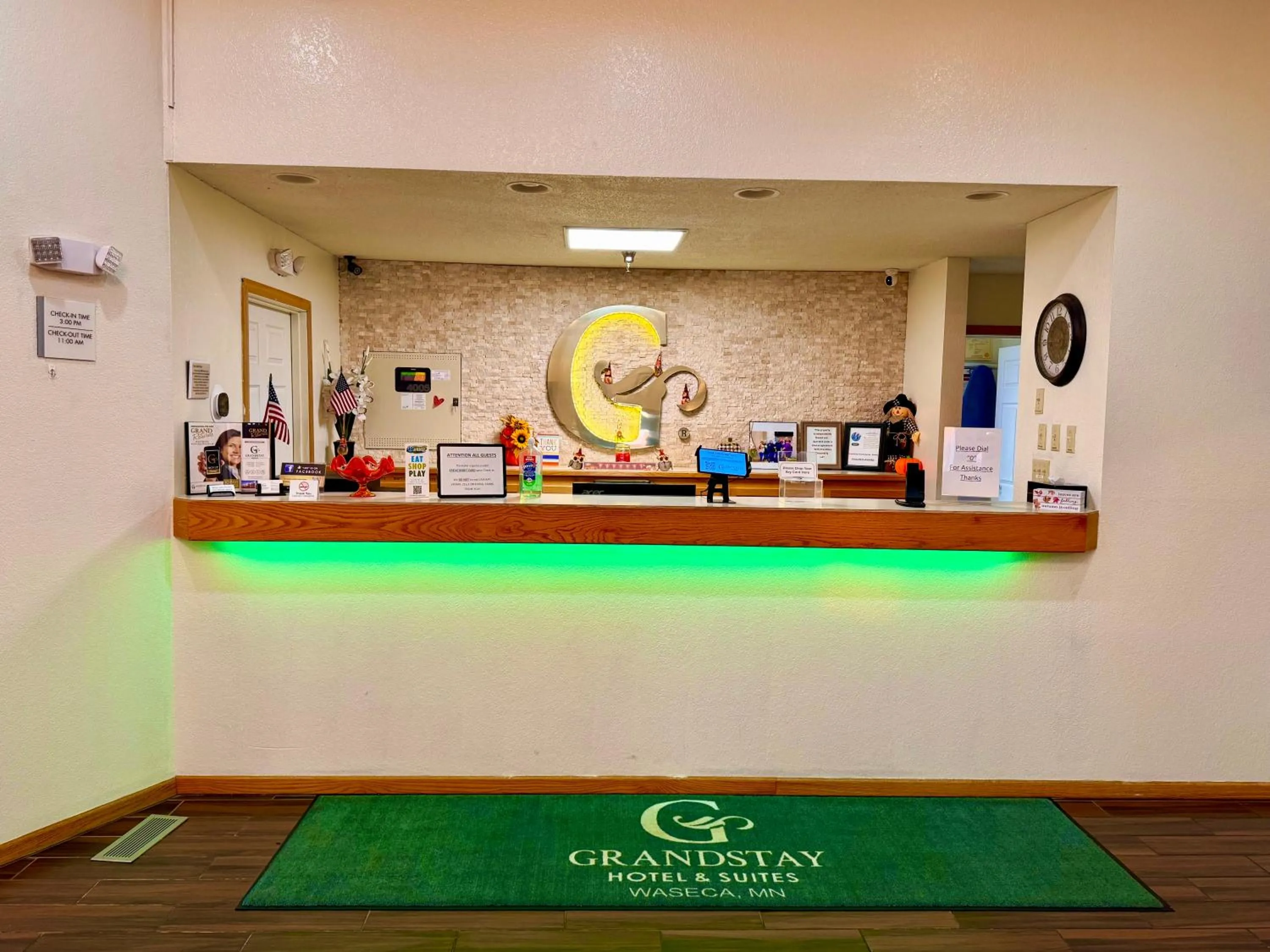 Lobby or reception in GrandStay Hotel and Suite Waseca