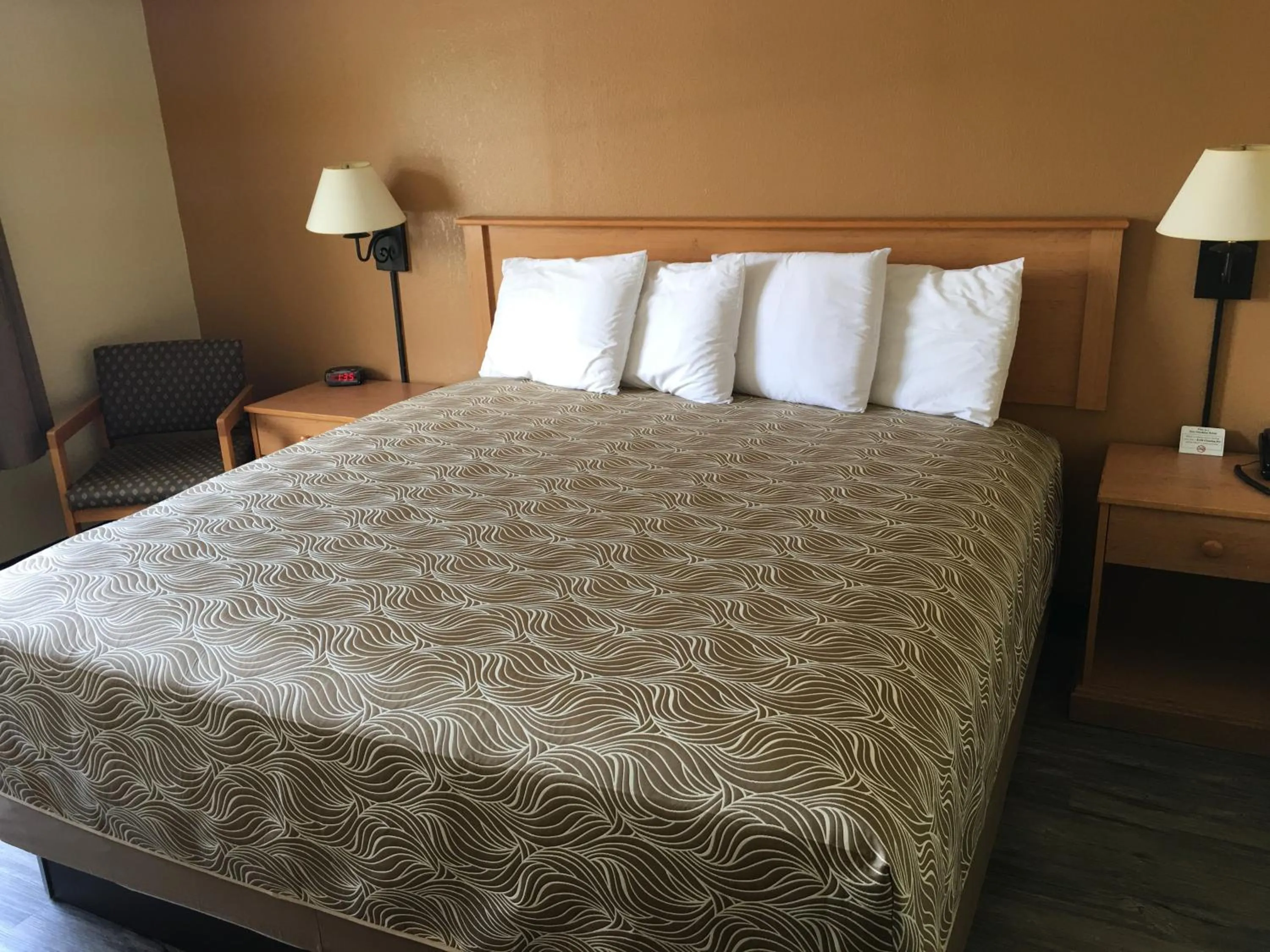 Bed in Hometown Inn-Soddy Daisy