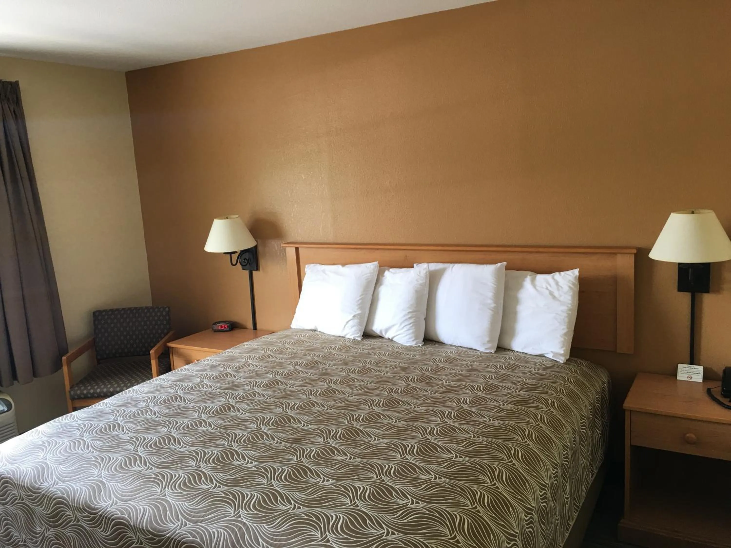 Bed in Hometown Inn-Soddy Daisy